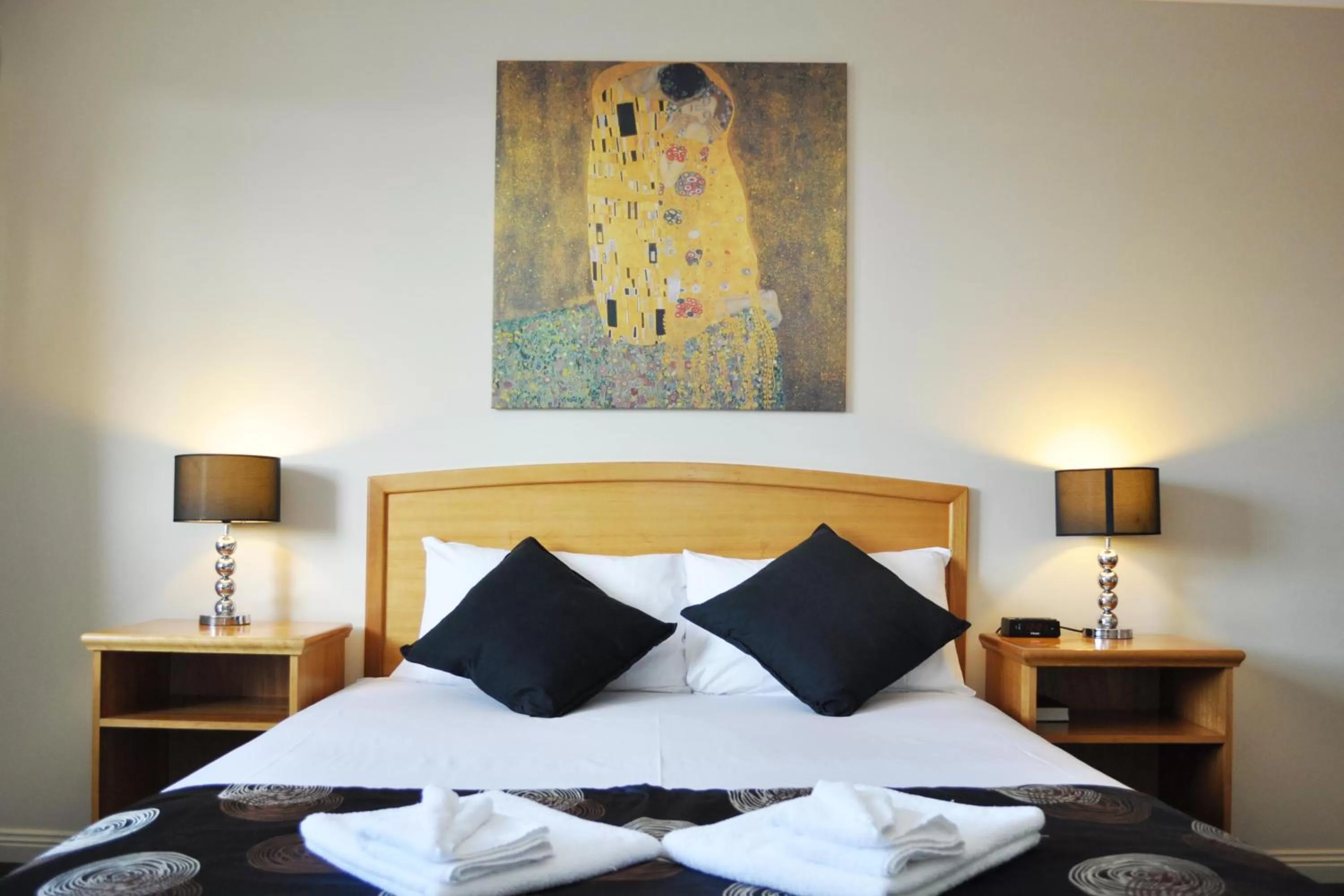 Photo of the whole room, Bed in Meadowbrook Hotel Brisbane