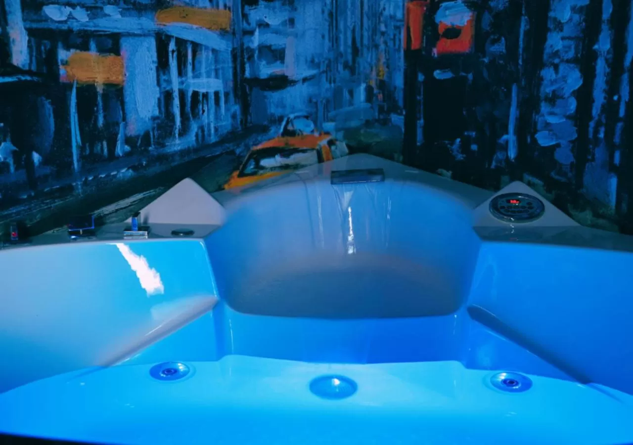 Hot Tub in ARTEMIDE "Fiore Club" B&B SUITE SPA