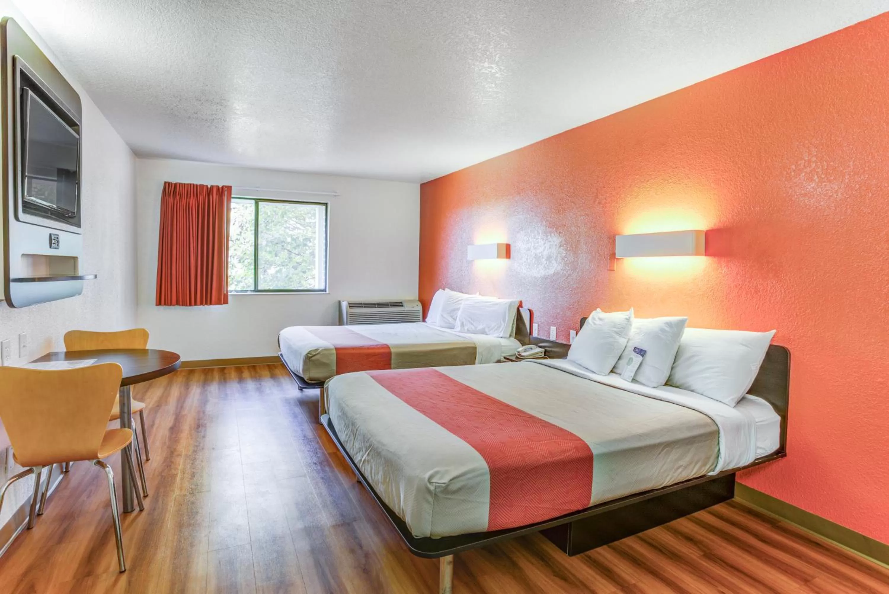 Bedroom, Bed in Motel 6-Portland, OR - Tigard West