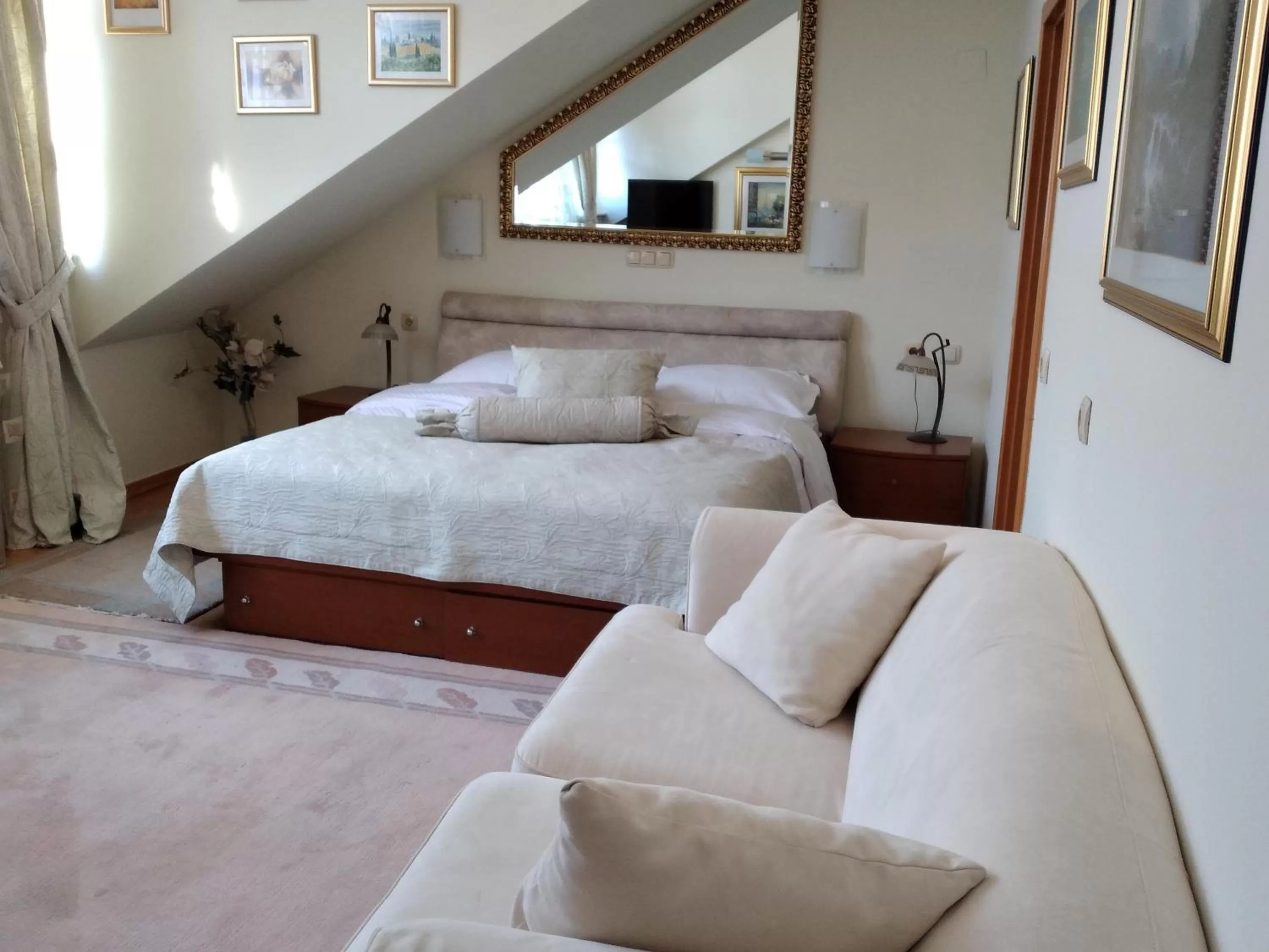 Guests, Bed in Hotel Livadić