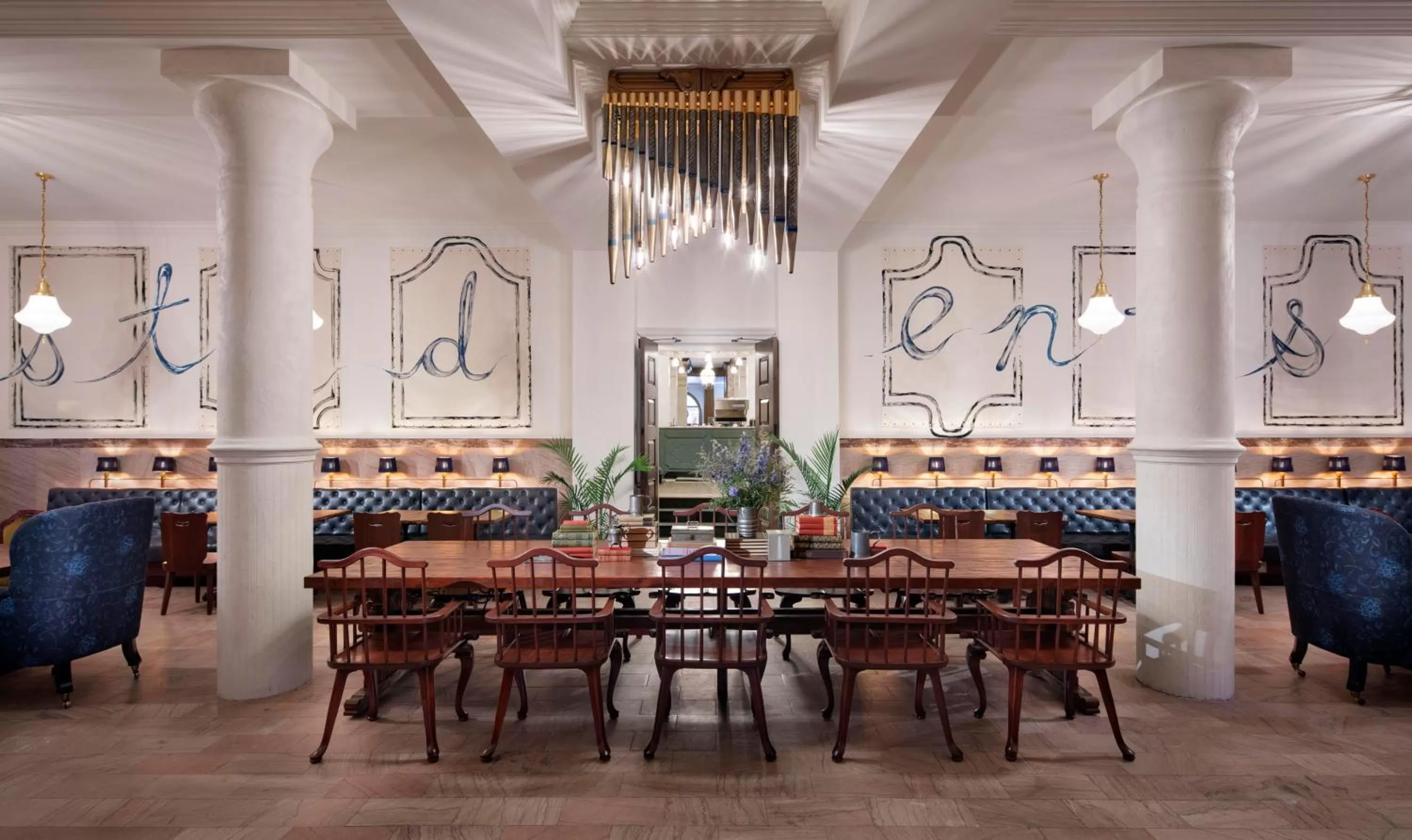 Communal lounge/ TV room in Graduate by Hilton New Haven