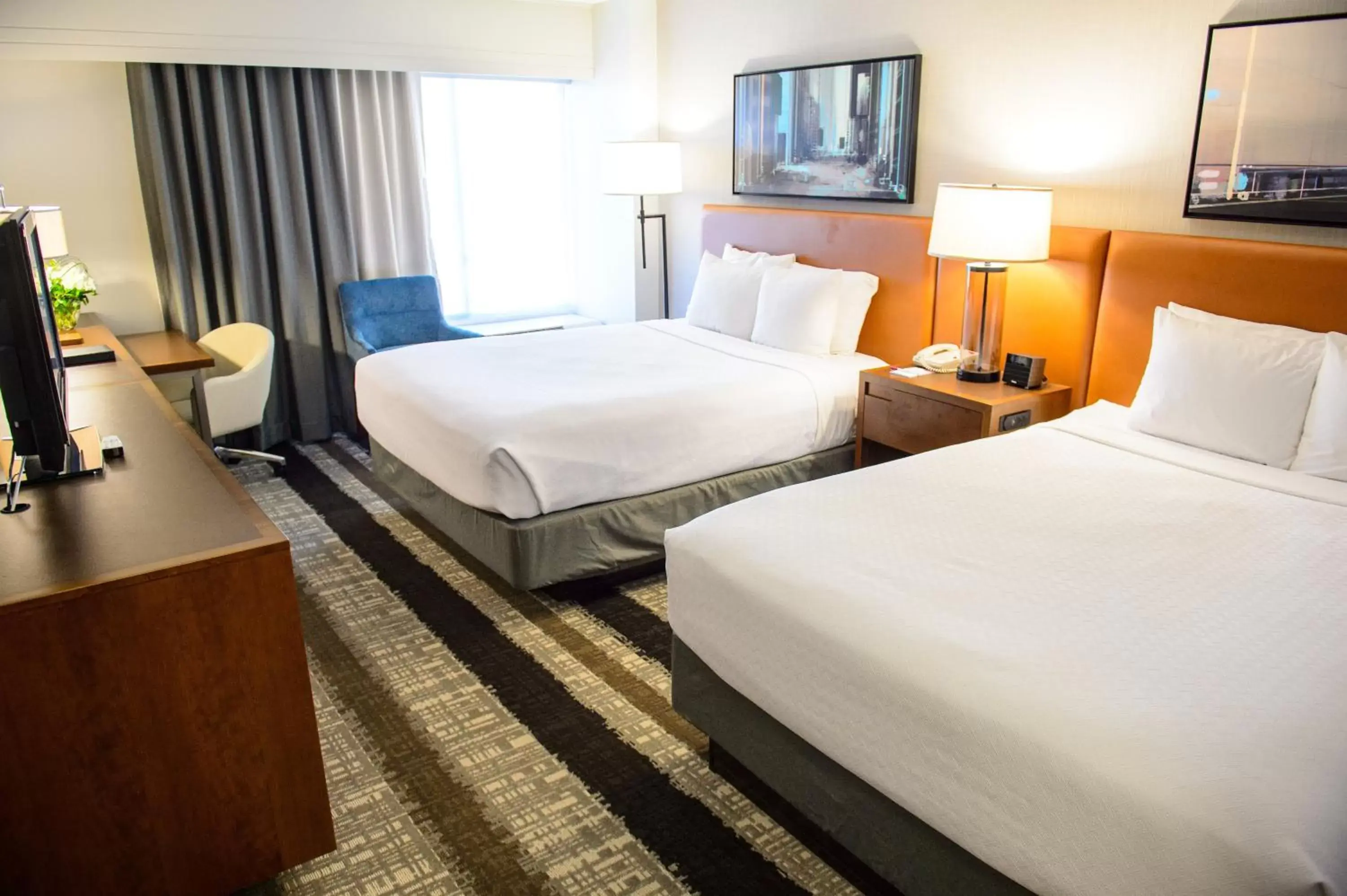 Premium Queen Room with Two Queen Beds and Mobility Accessible Tub in Crowne Plaza Dulles Airport by IHG Premium Queen Room with Two Queen Beds and Mobility Accessible Tub in Crowne Plaza Dulles Airport by IHG