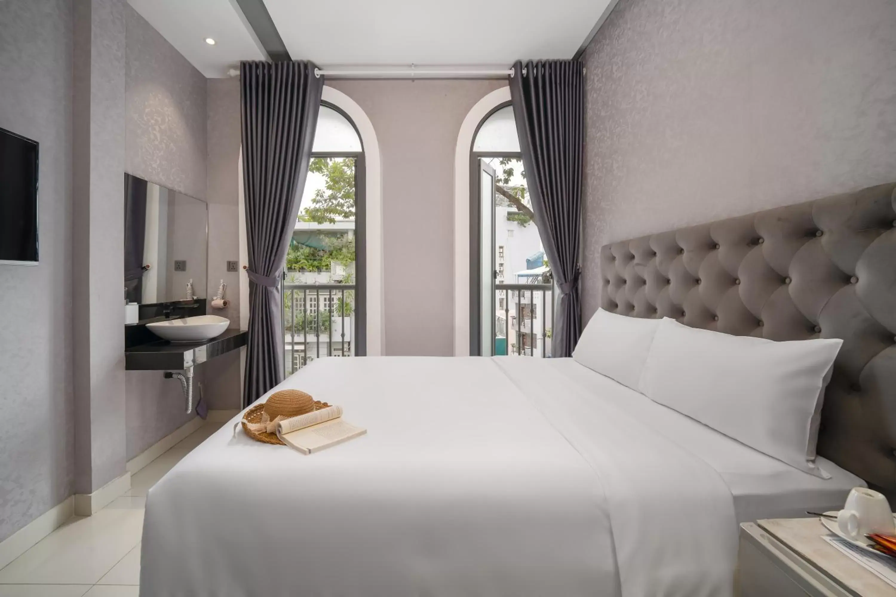 Deluxe Double Room with Balcony in Mari Queen Hotel - Bui Thi Xuan Deluxe Double Room with Balcony in Mari Queen Hotel - Bui Thi Xuan