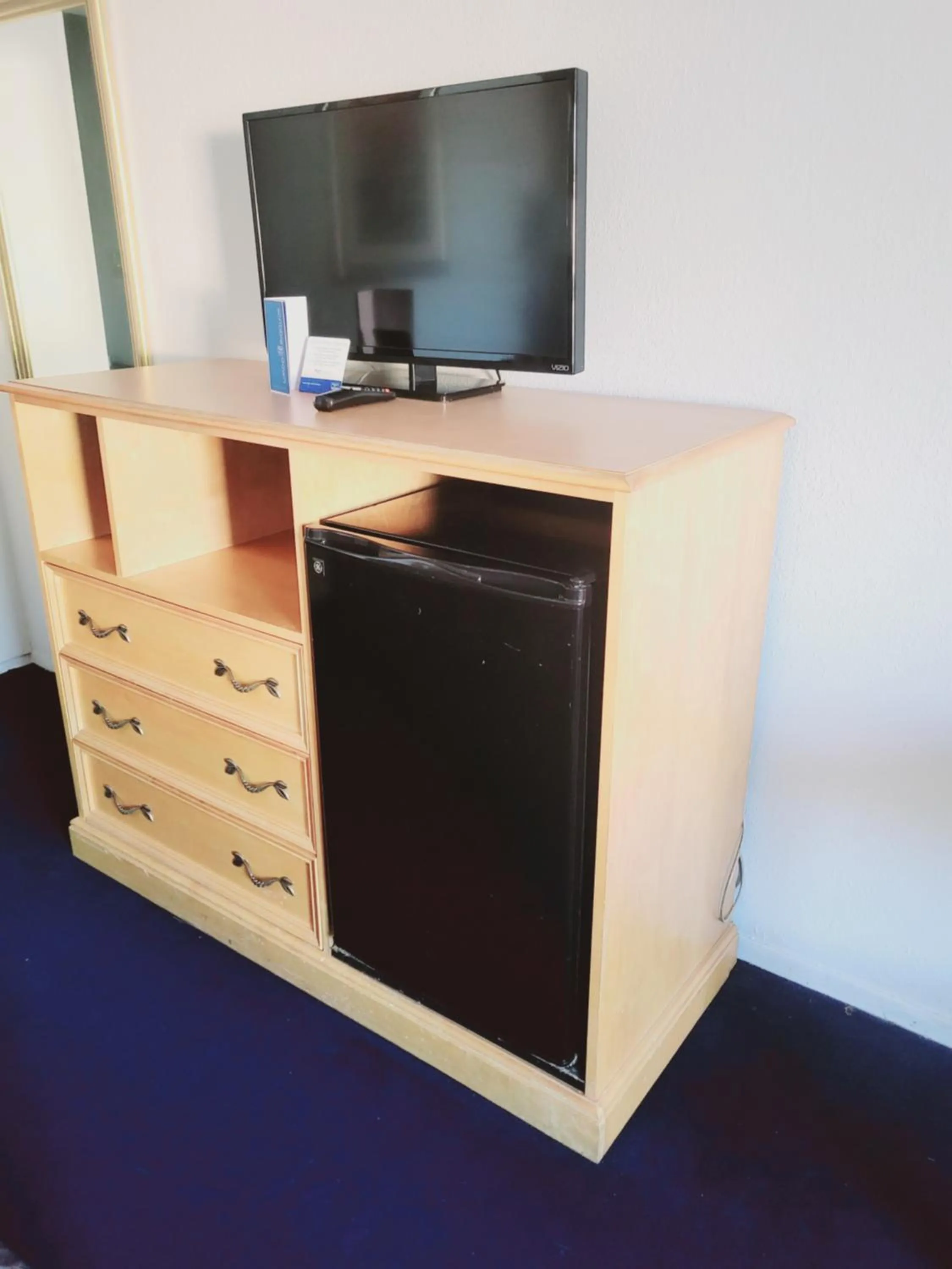 TV and multimedia in Rodeway Inn Brazil