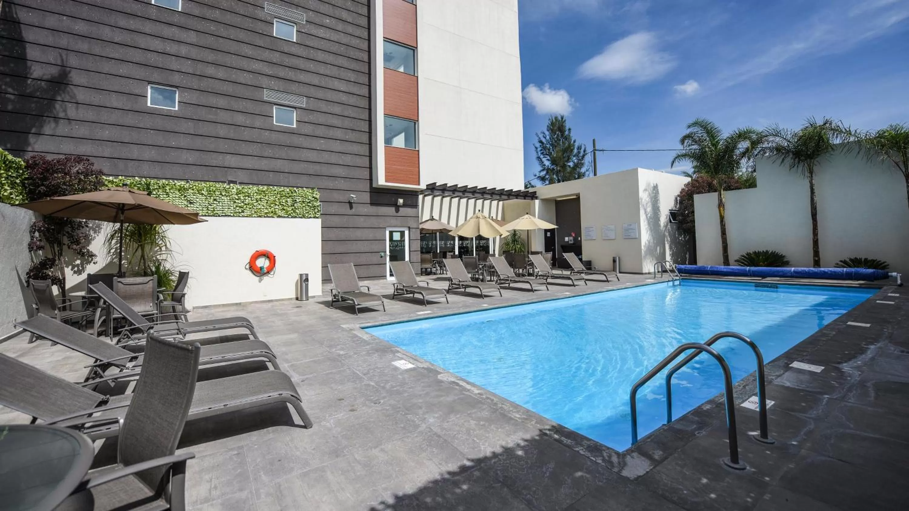 Swimming pool in Holiday Inn Express and Suites Celaya by IHG