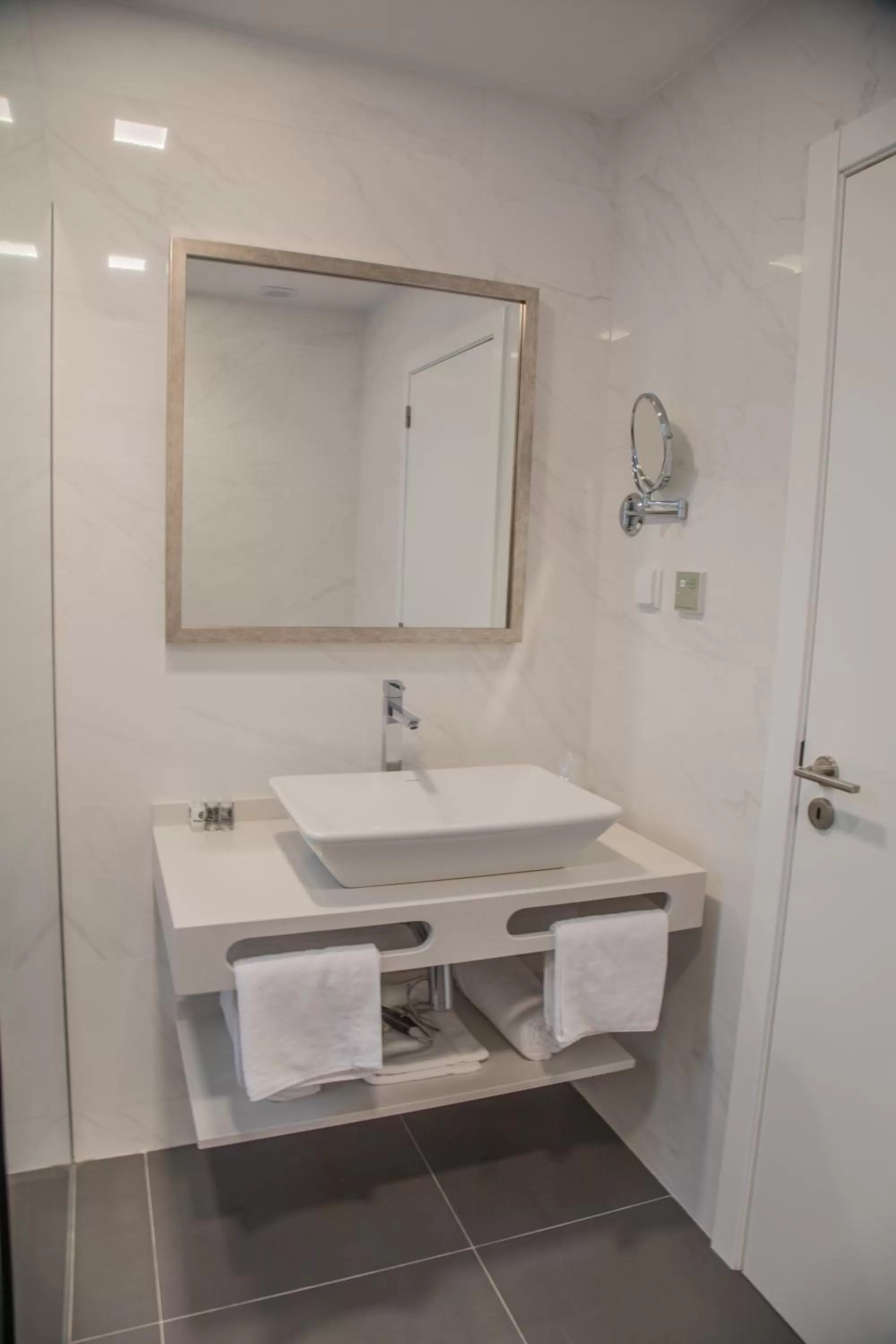 Bathroom in Calamar Hotel