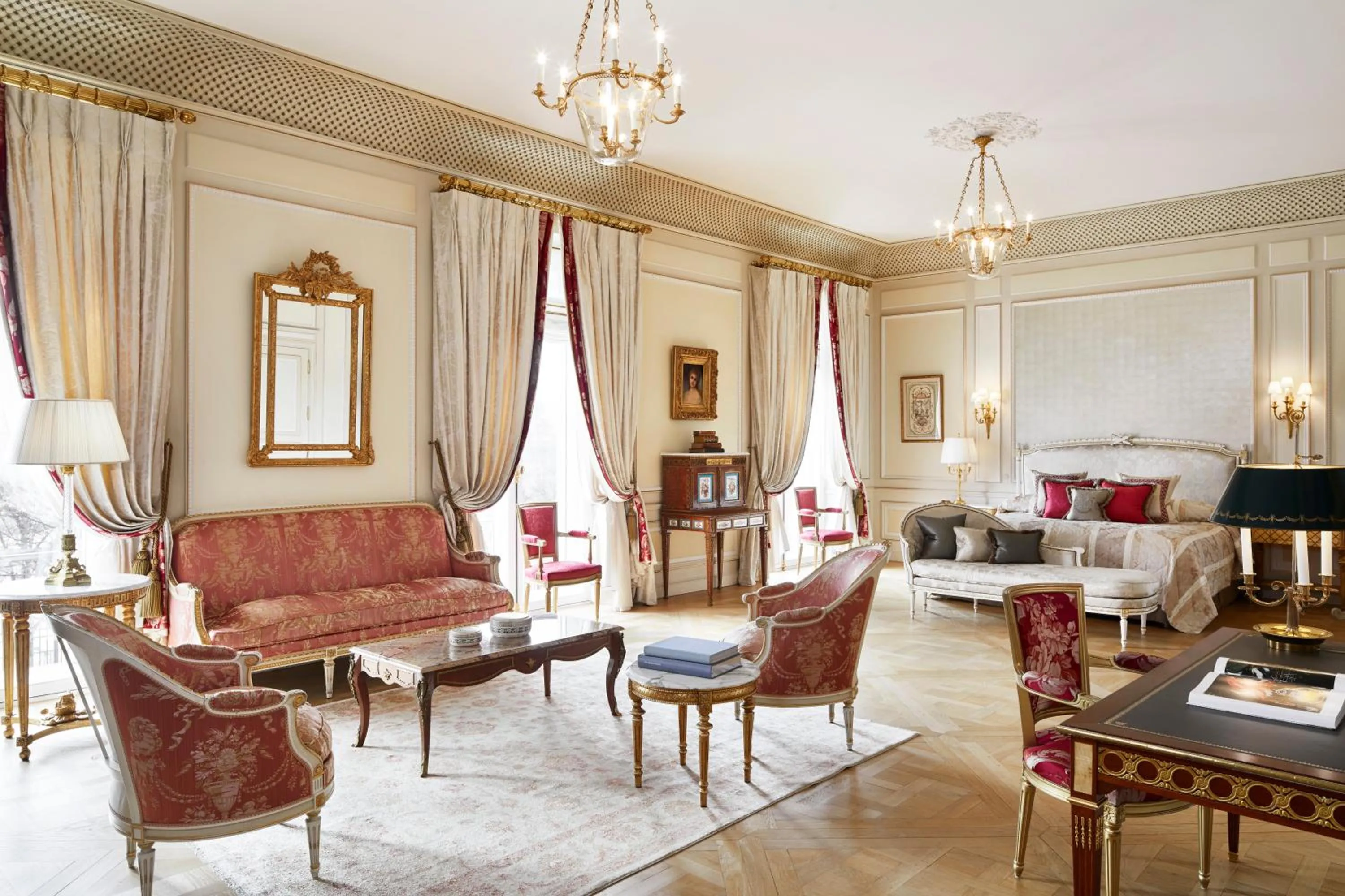 Bedroom in Le Meurice – Dorchester Collection