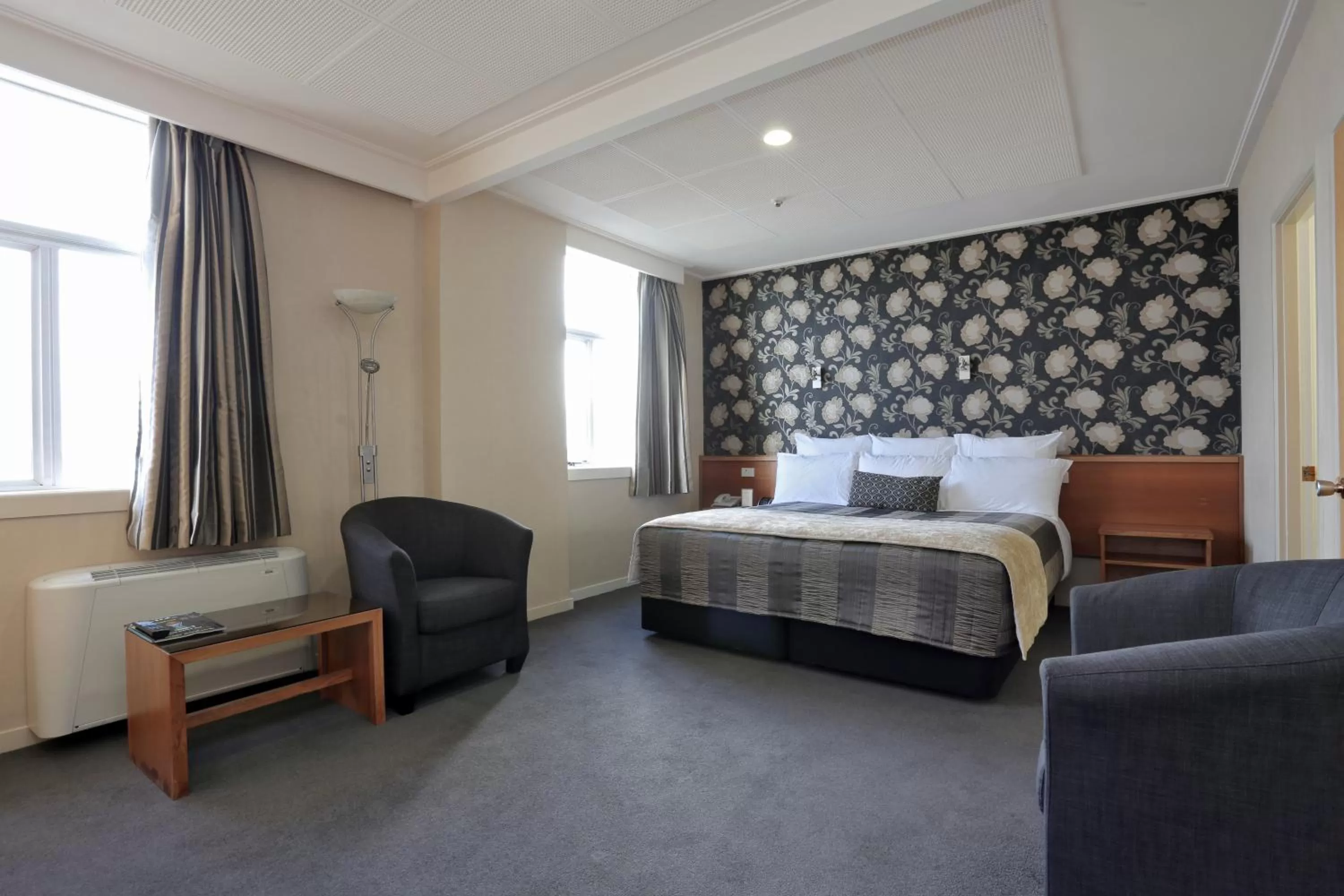 Premium King Room in Kelvin Hotel