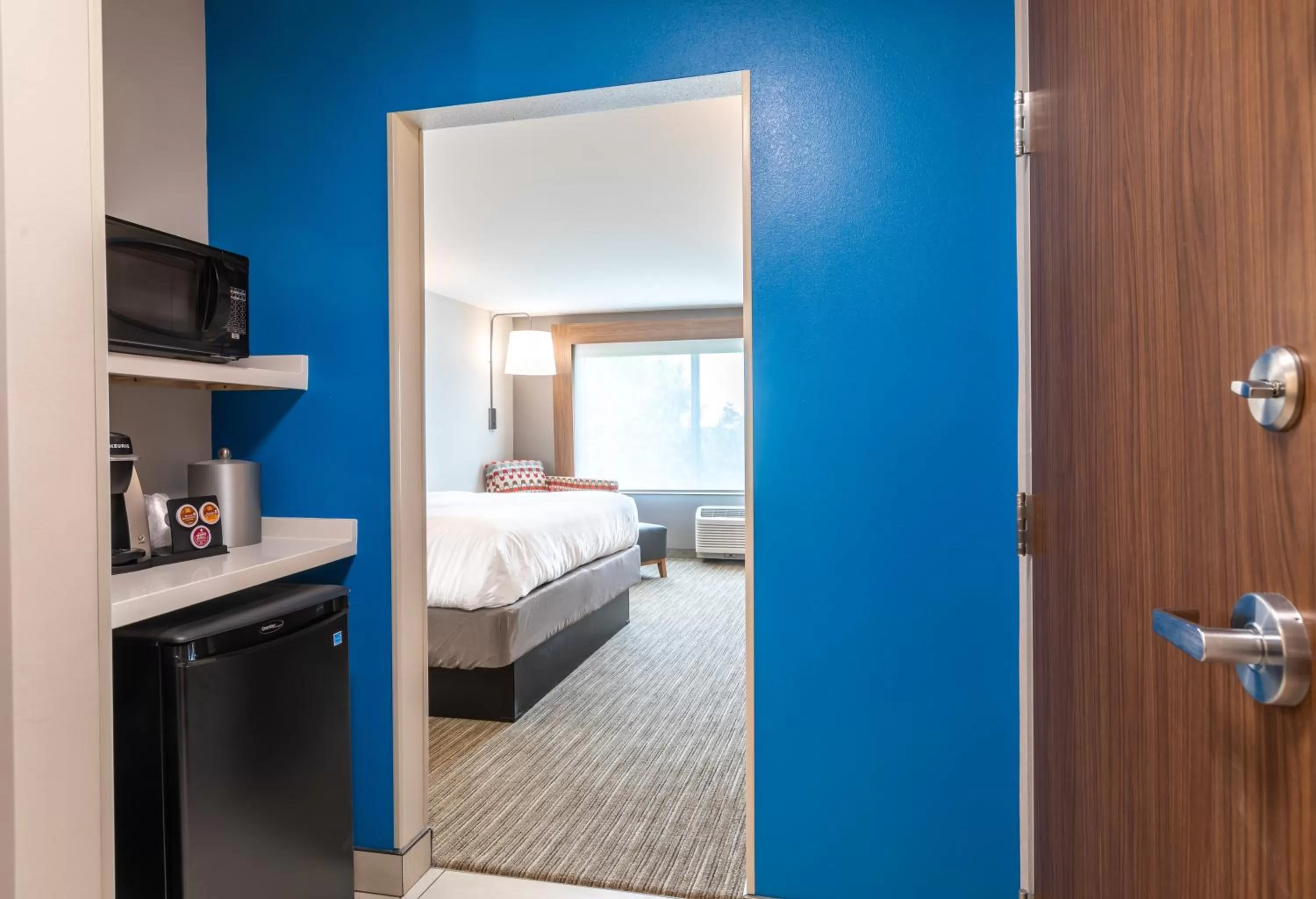 Photo of the whole room, Bed in Holiday Inn Express & Suites Greenville S - Piedmont by IHG