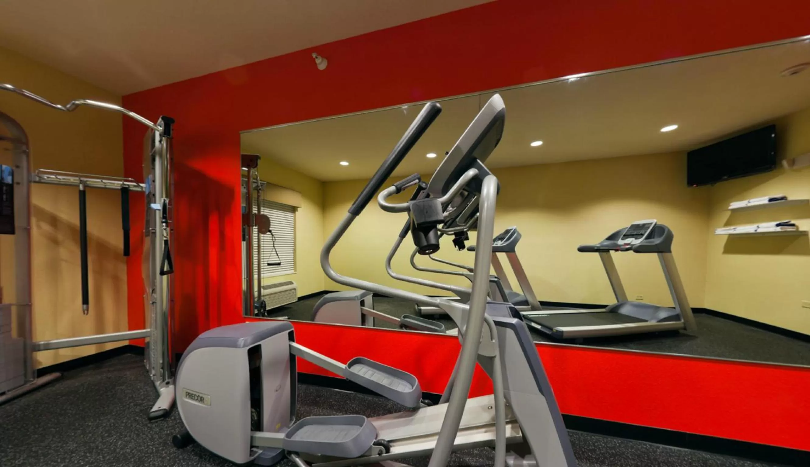 Fitness centre/facilities in Country Inn & Suites by Radisson, Michigan City, IN
