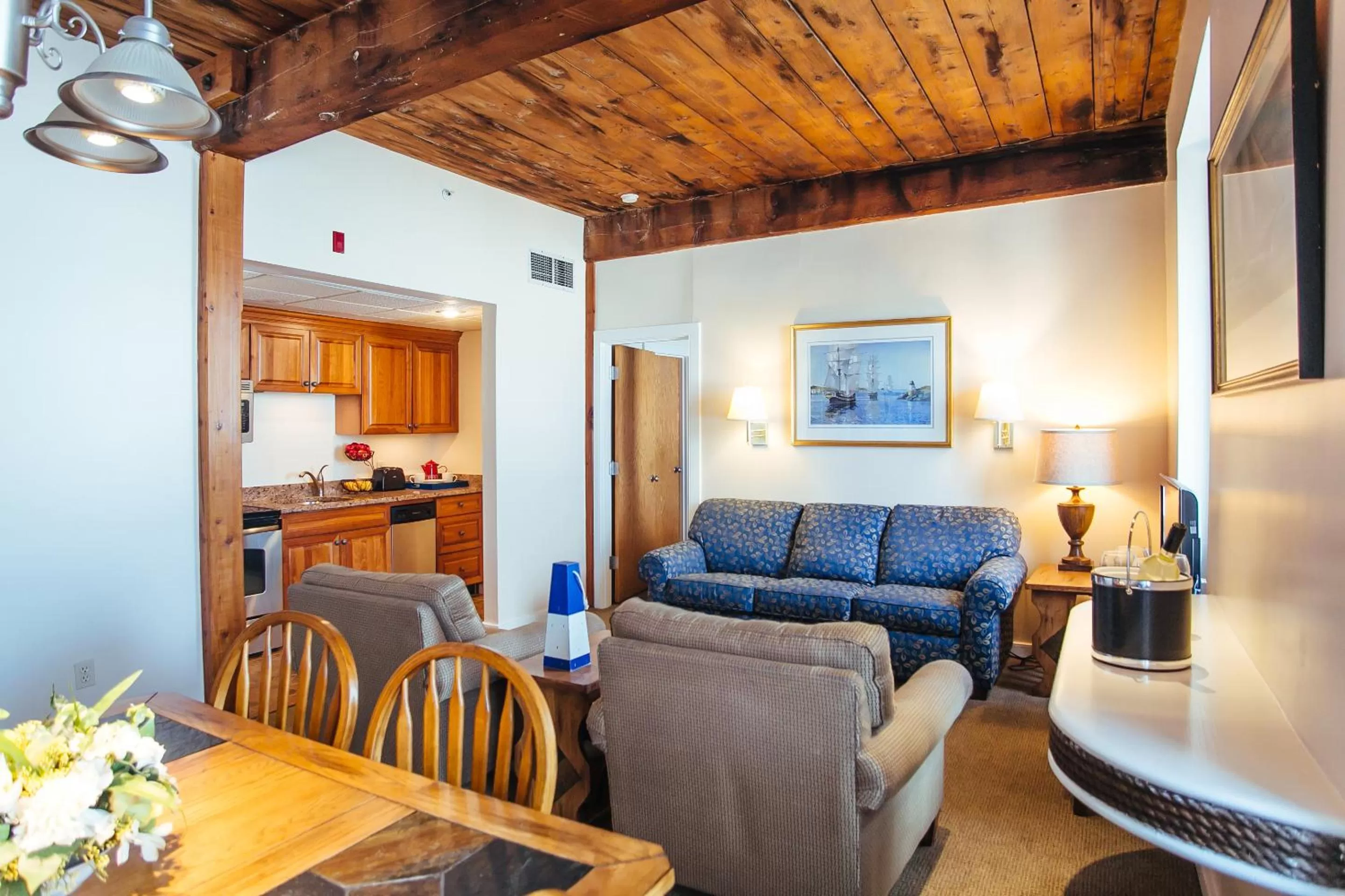 Living room in Newport Bay Club and Hotel