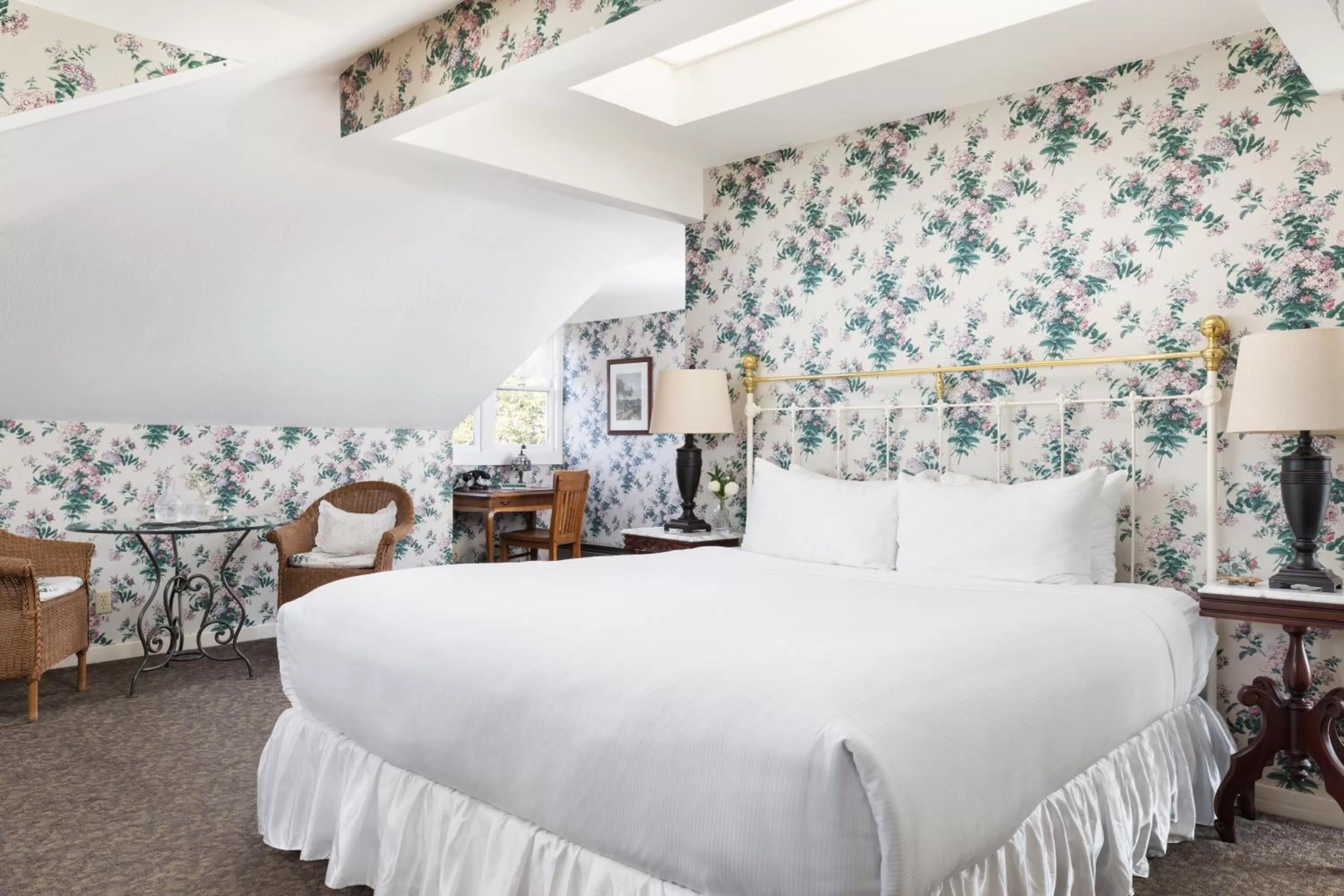 Bed in Centrella Hotel, a Kirkwood Collection Hotel