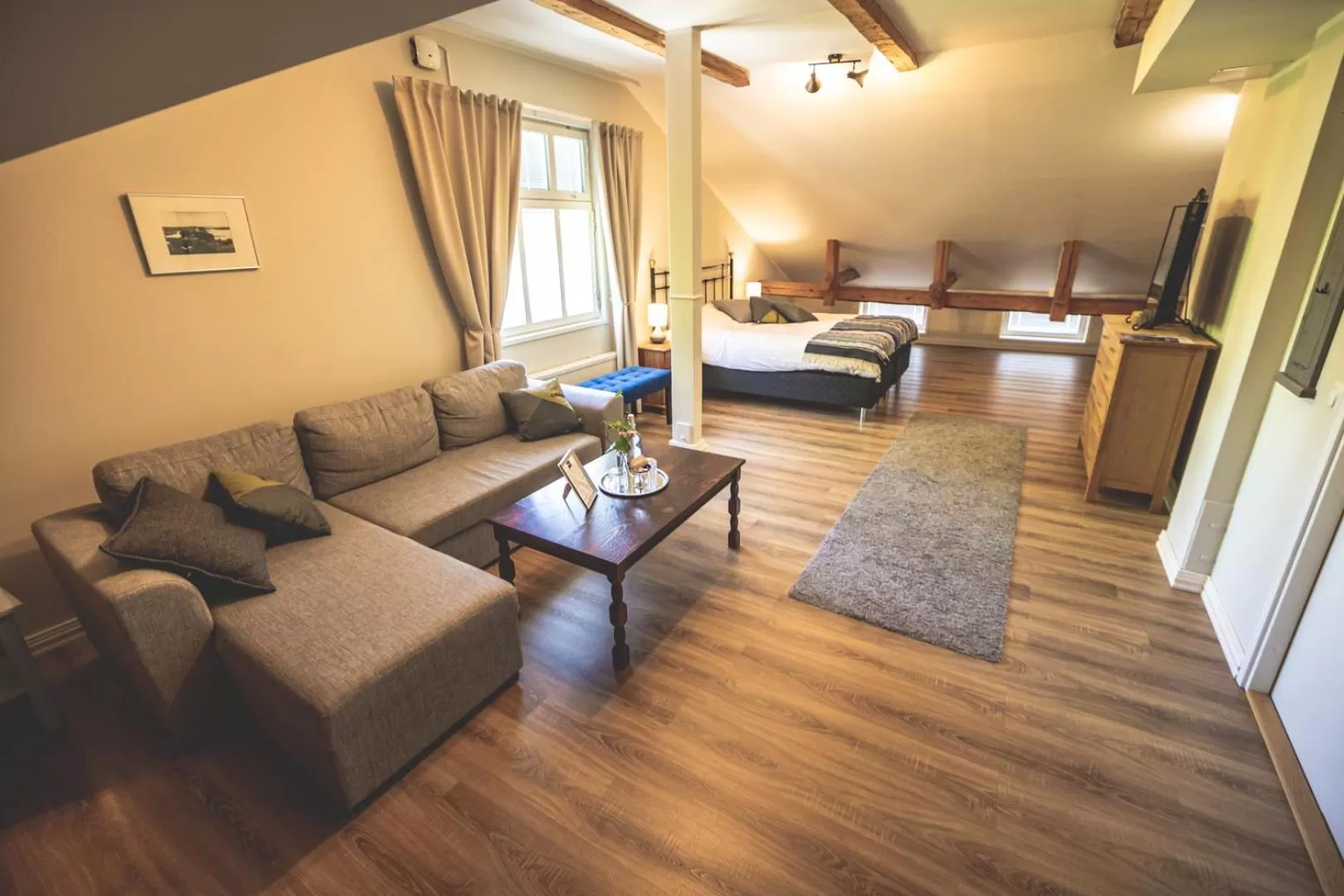 Bed in Cafe-Restaurant & Hotel Saima