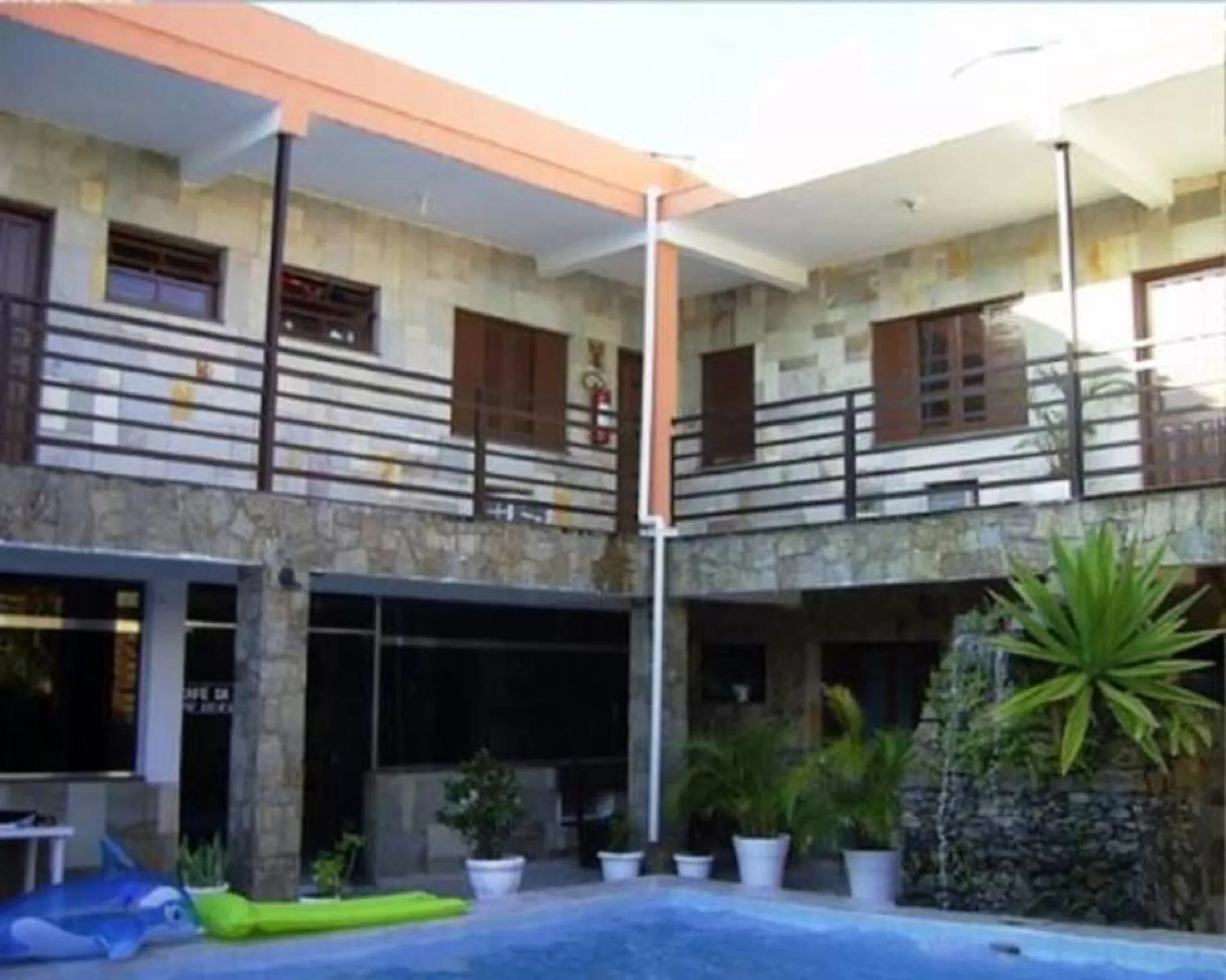 Swimming pool in Hotel Alaska