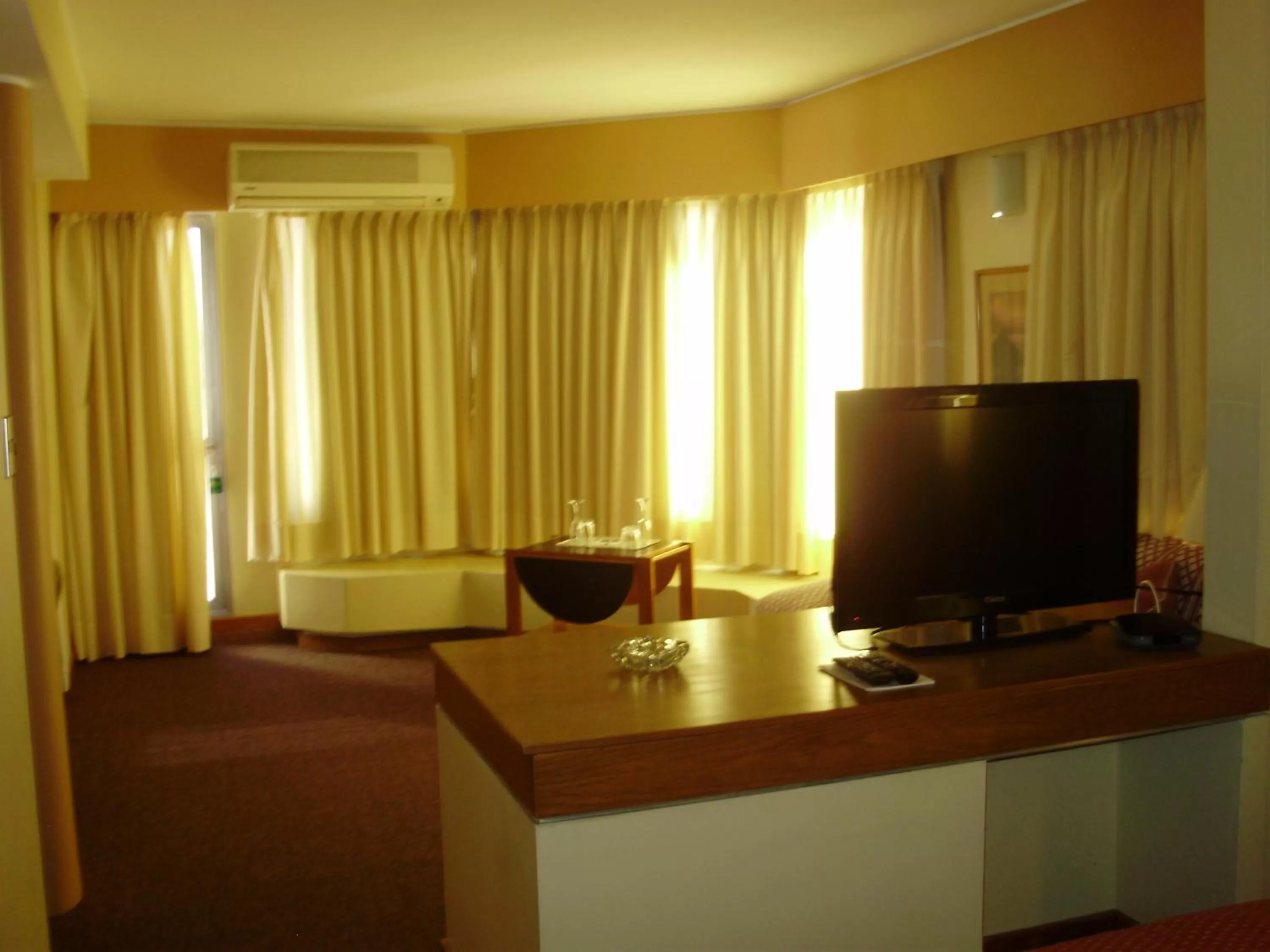 Day, TV/Entertainment Center in Hotel Klee