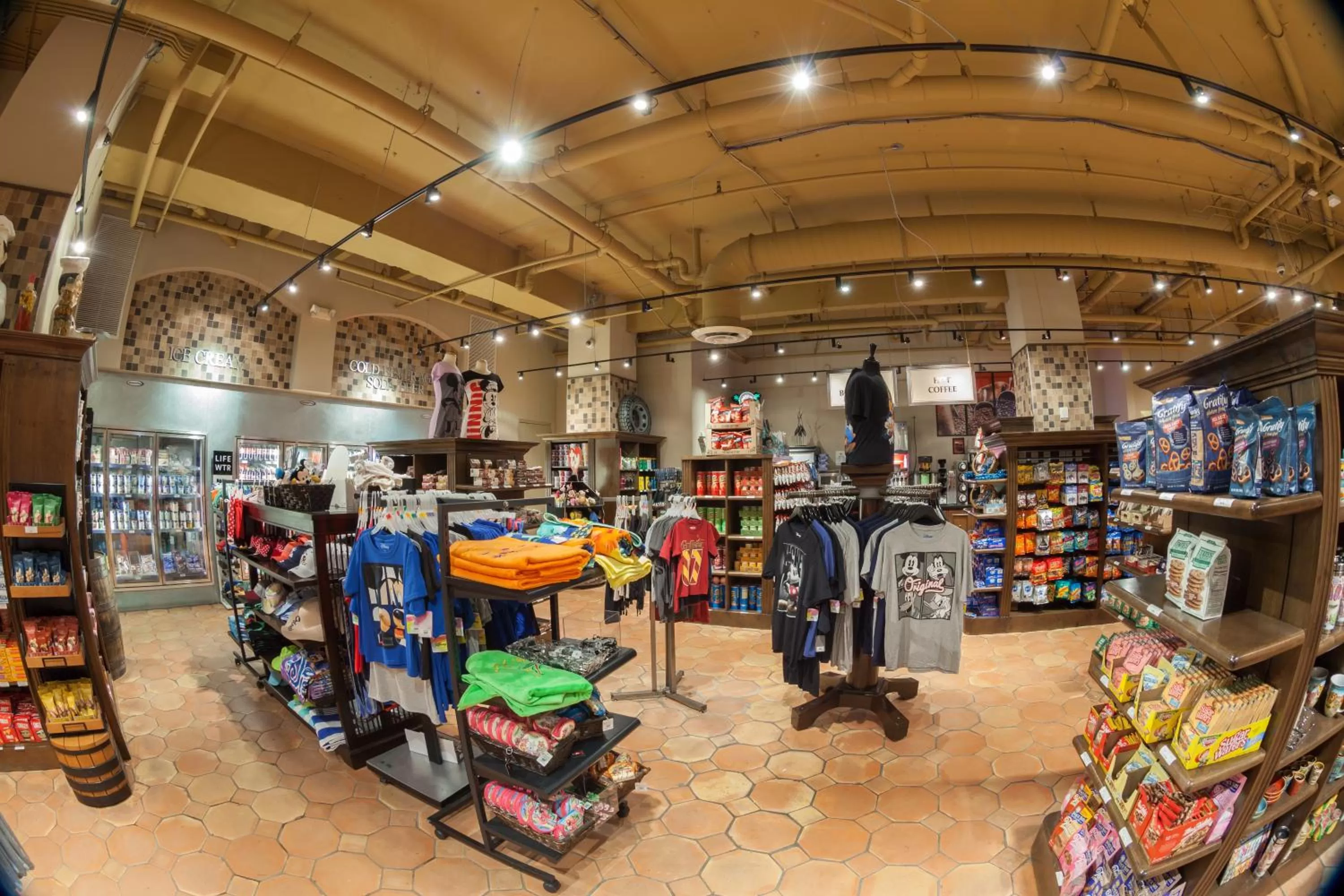 On-site shops in Rosen Shingle Creek Universal Blvd