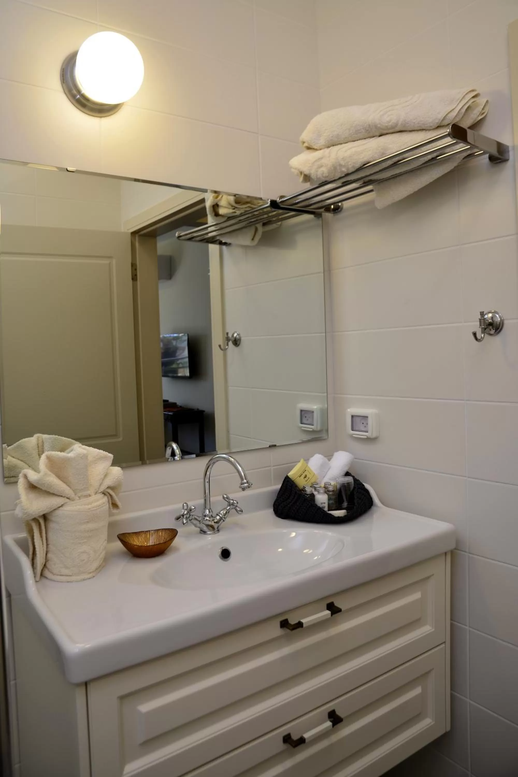 Bathroom, Coffee/Tea Facilities in HaBaronit