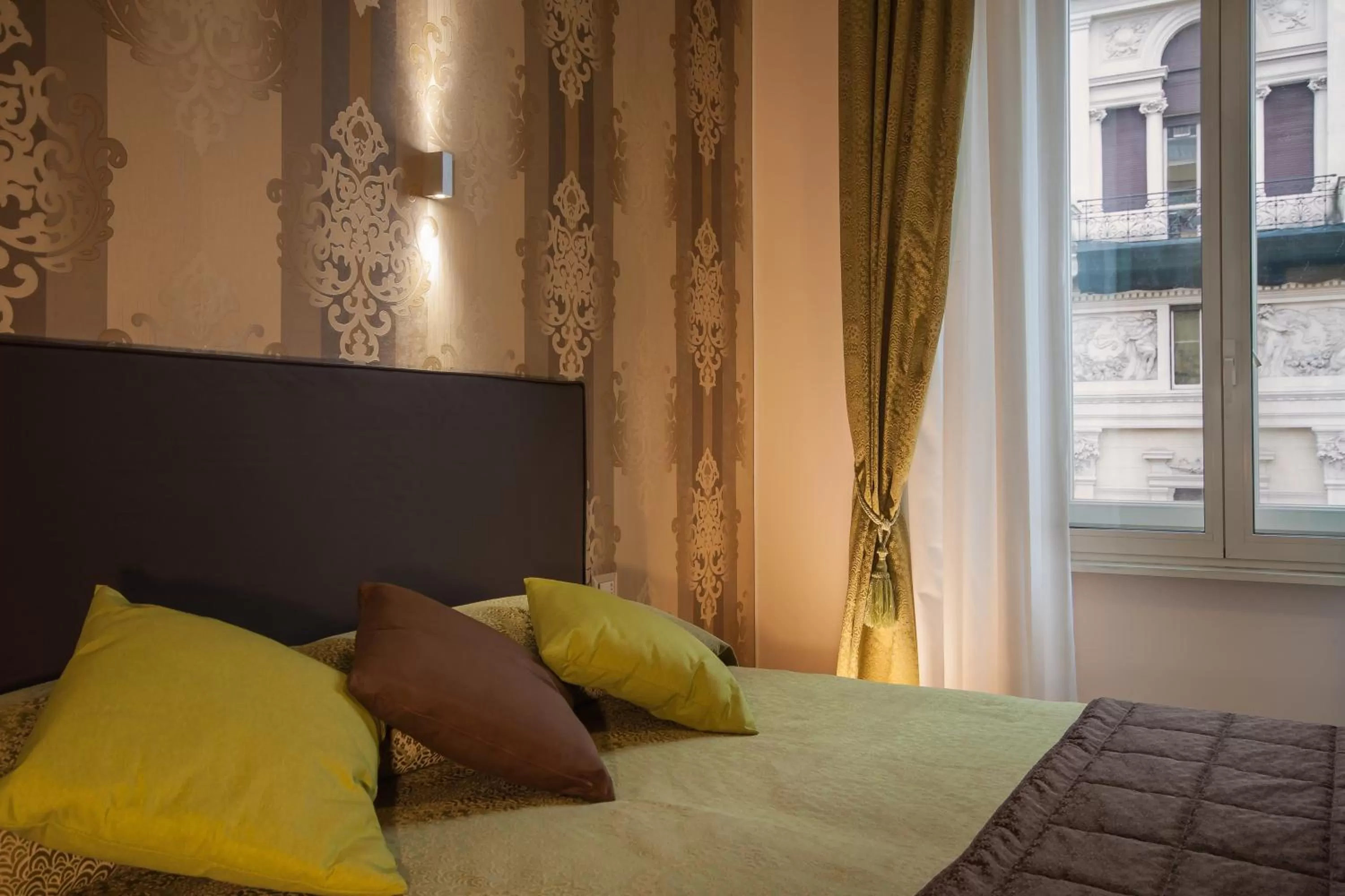 Decorative detail, Bed in Rome Kings Suite