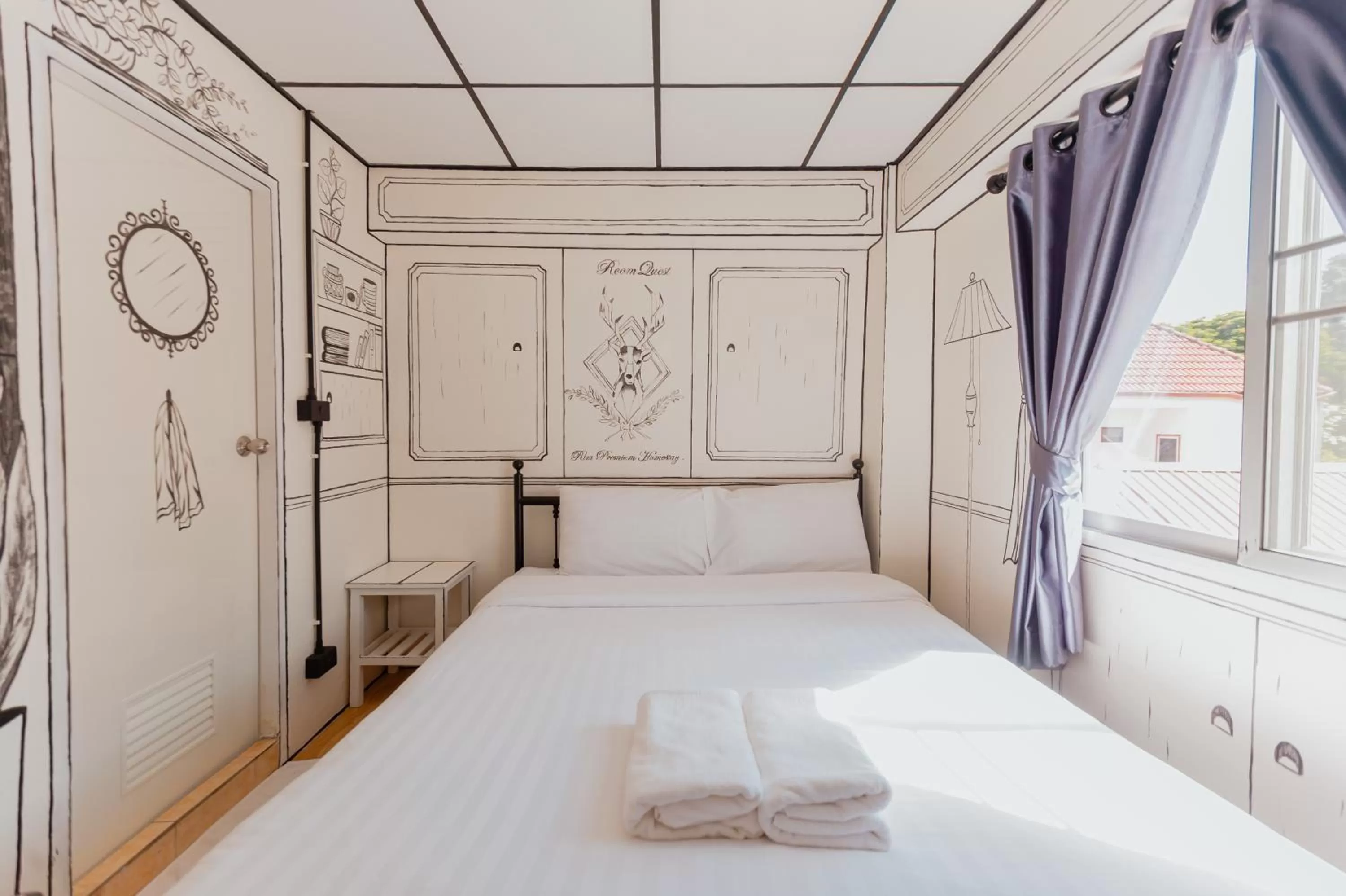 Standard Double Room in RoomQuest Chiang Mai Tha Phae