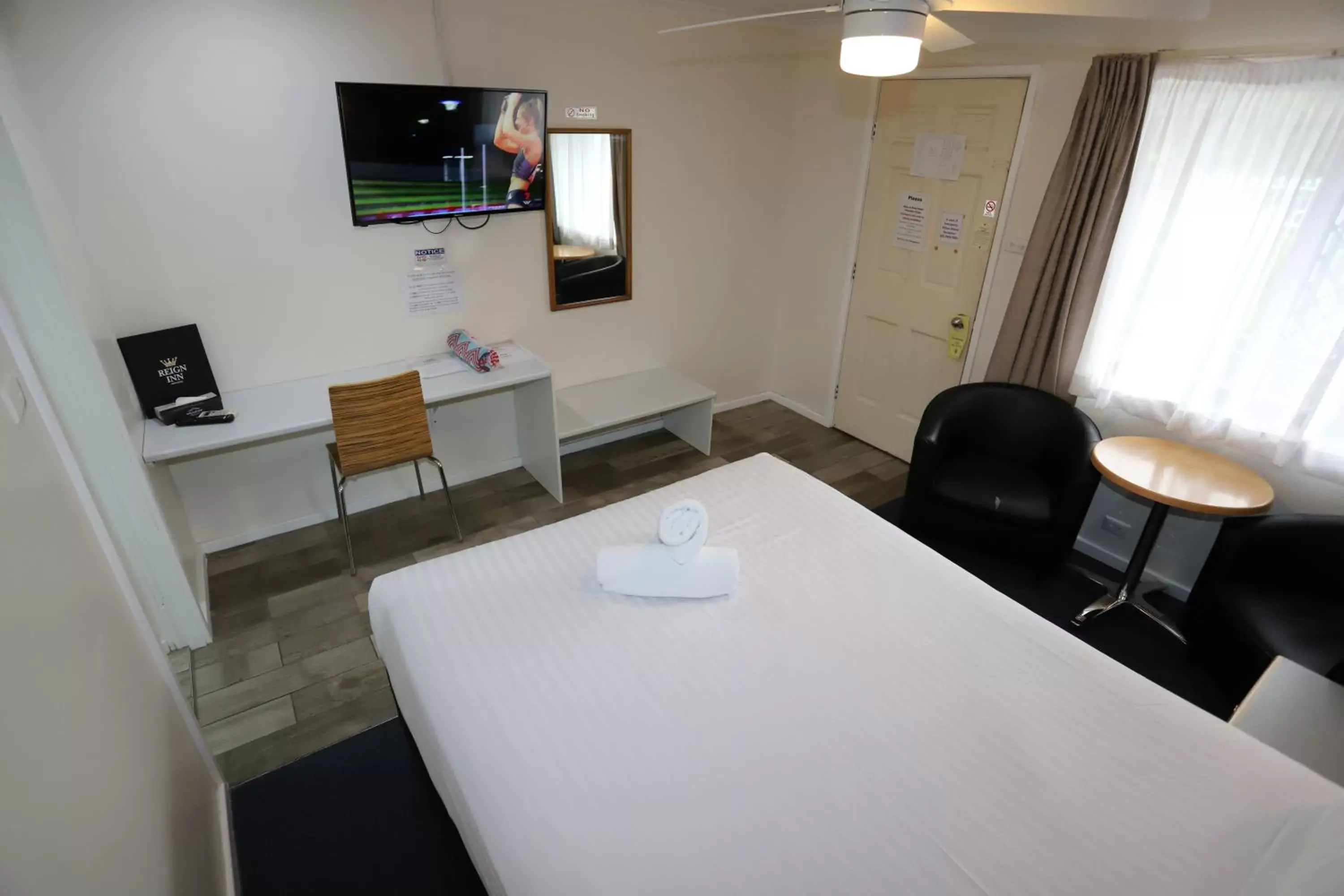 Pet-Friendly Queen Room in Reign Inn Newcastle Pet-Friendly Queen Room in Reign Inn Newcastle