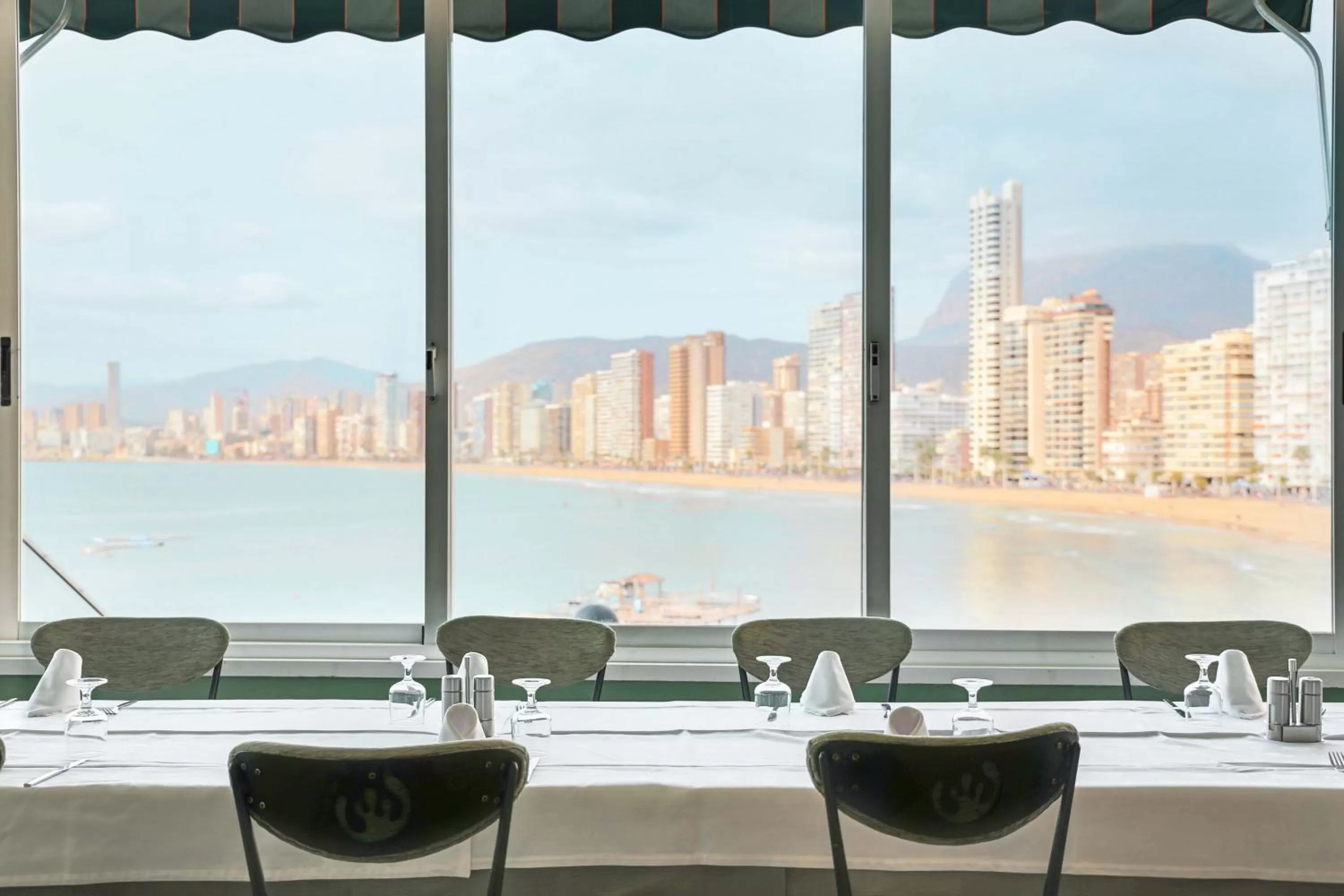 Restaurant/places to eat in KAKTUS Hotel Benikaktus