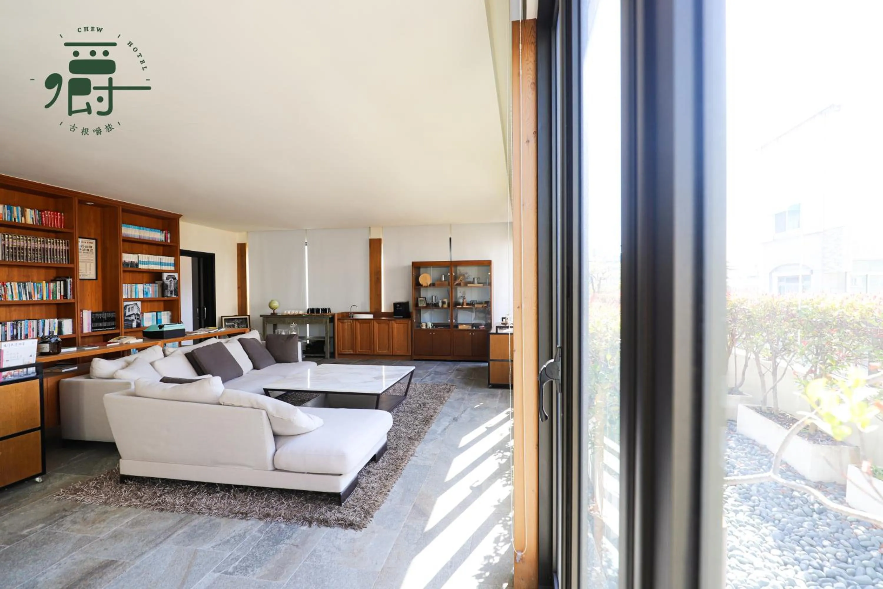 Library in Roots Chew Hotel