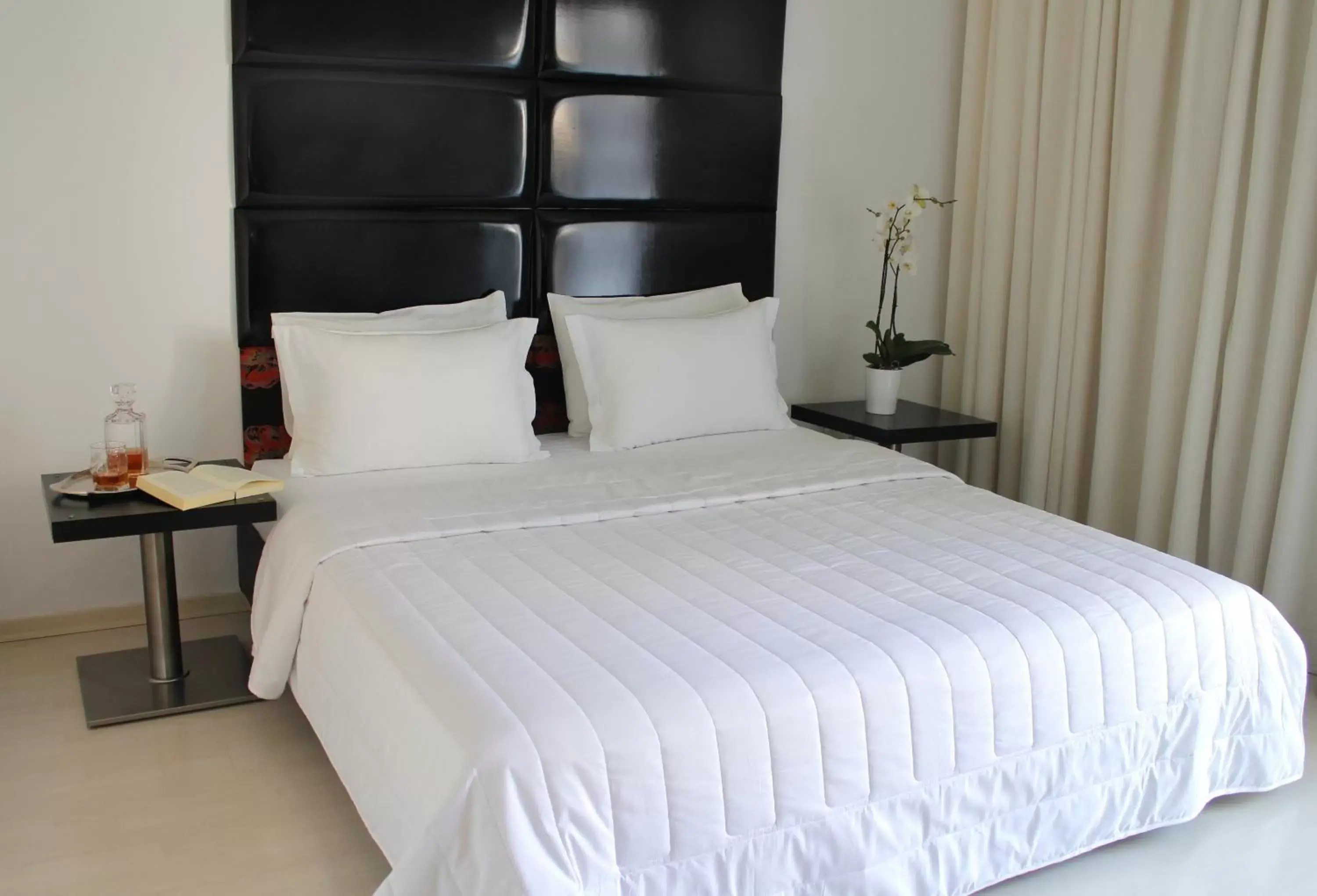 Standard Double Room in Galaxy Art Hotel Standard Double Room in Galaxy Art Hotel