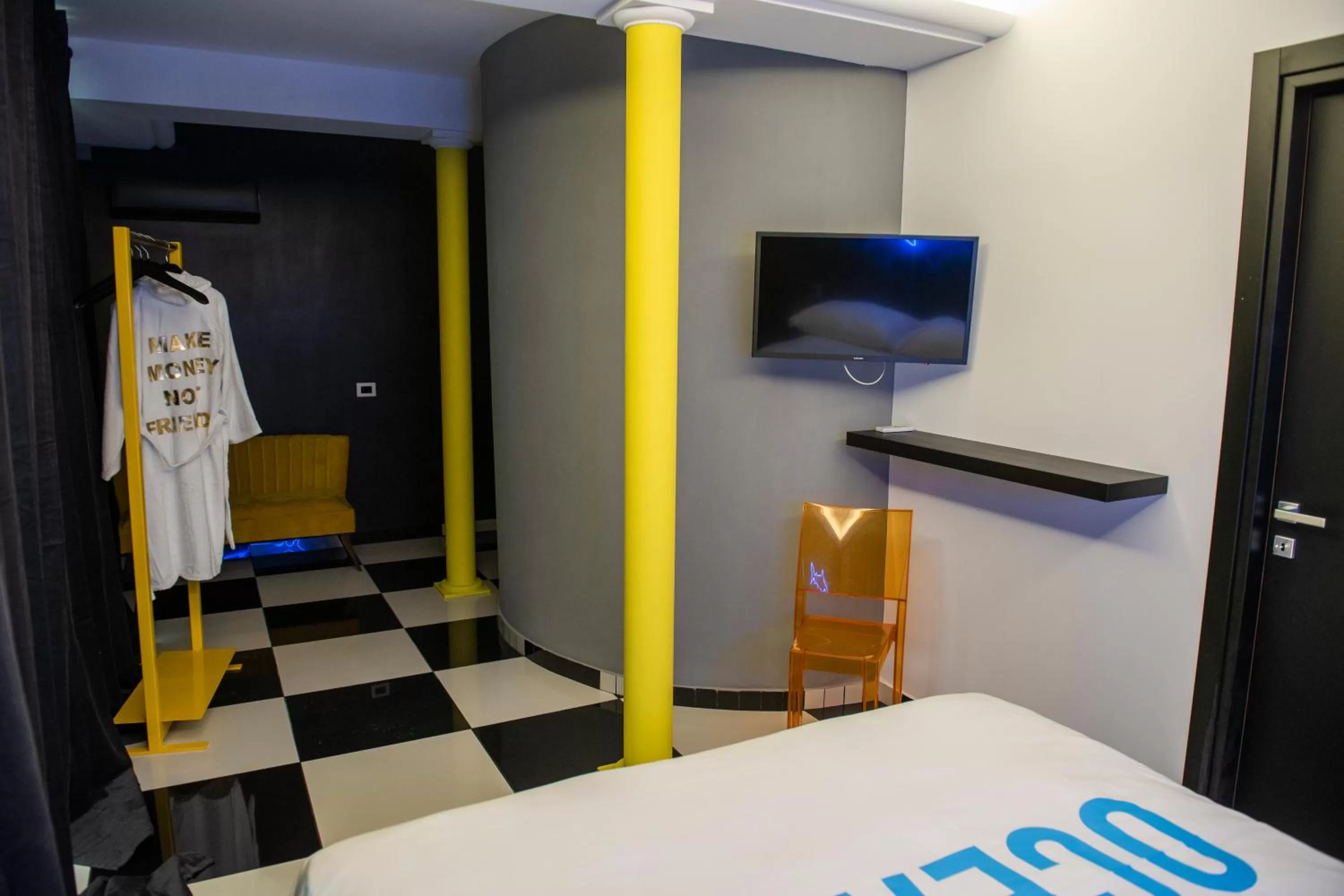 TV/Entertainment Center in D'amelio'S suites