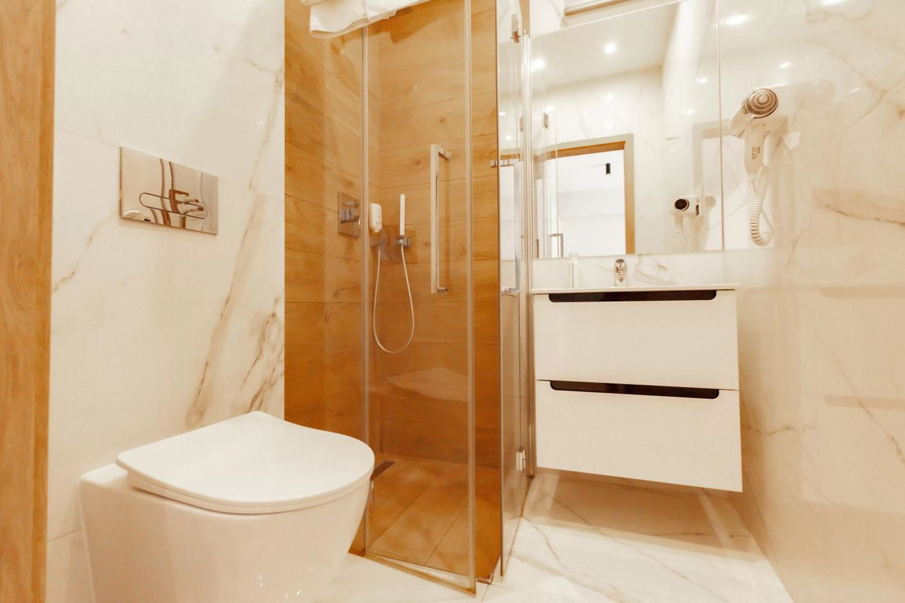 Shower in Hotel Pogoria Residence