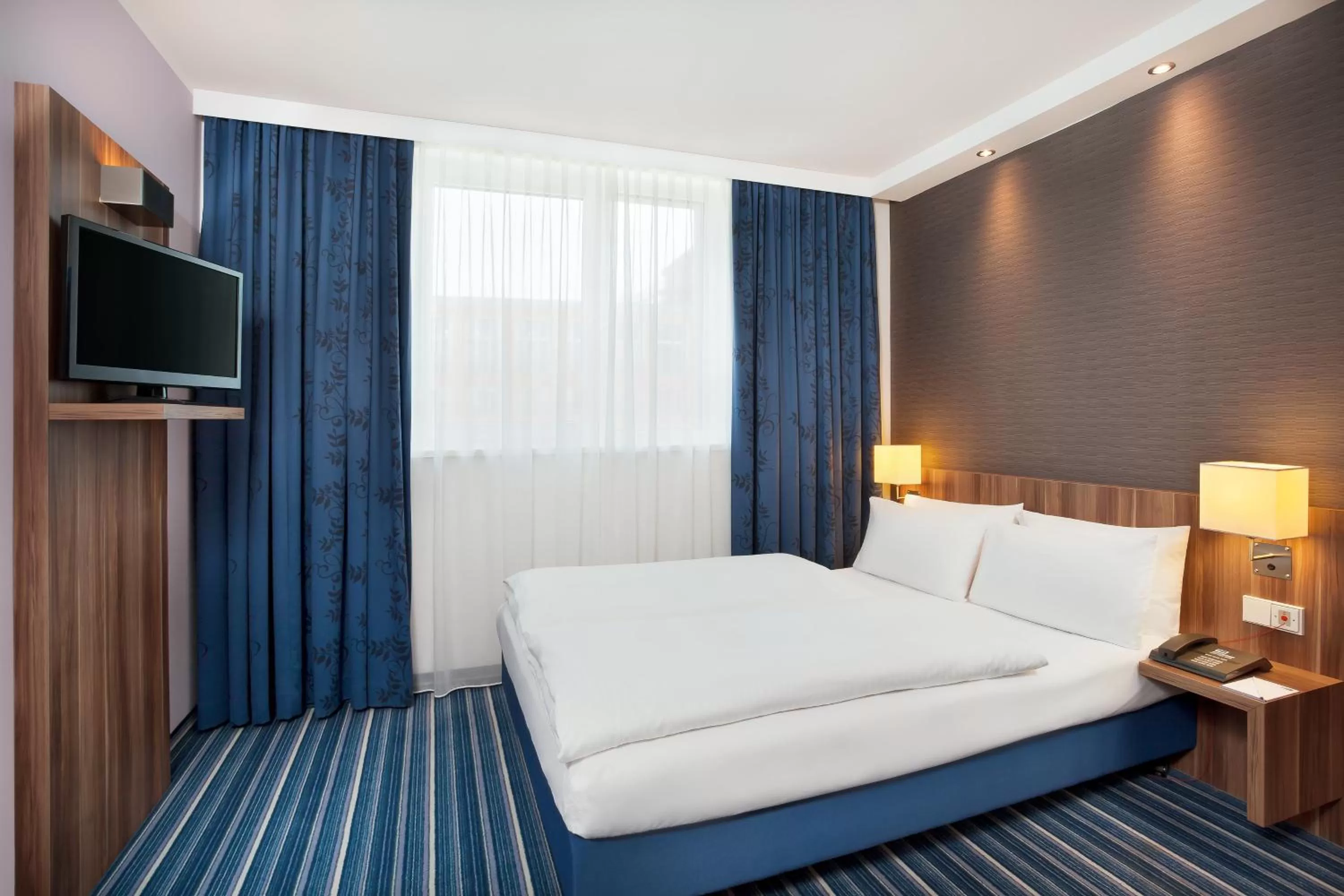 Photo of the whole room, Bed in Holiday Inn Express Augsburg by IHG