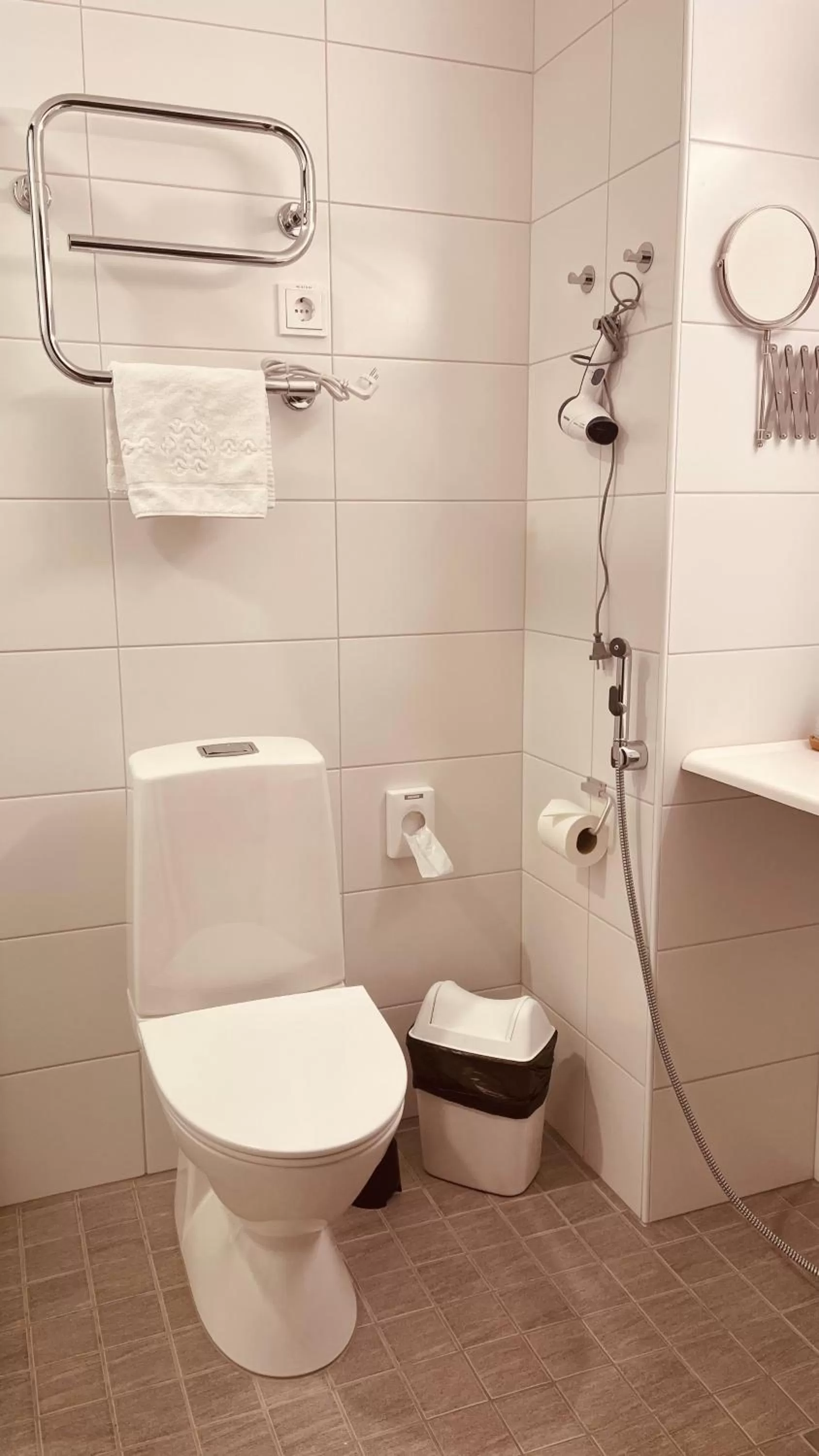 Toilet in Hotelli Loimu by UHANDA