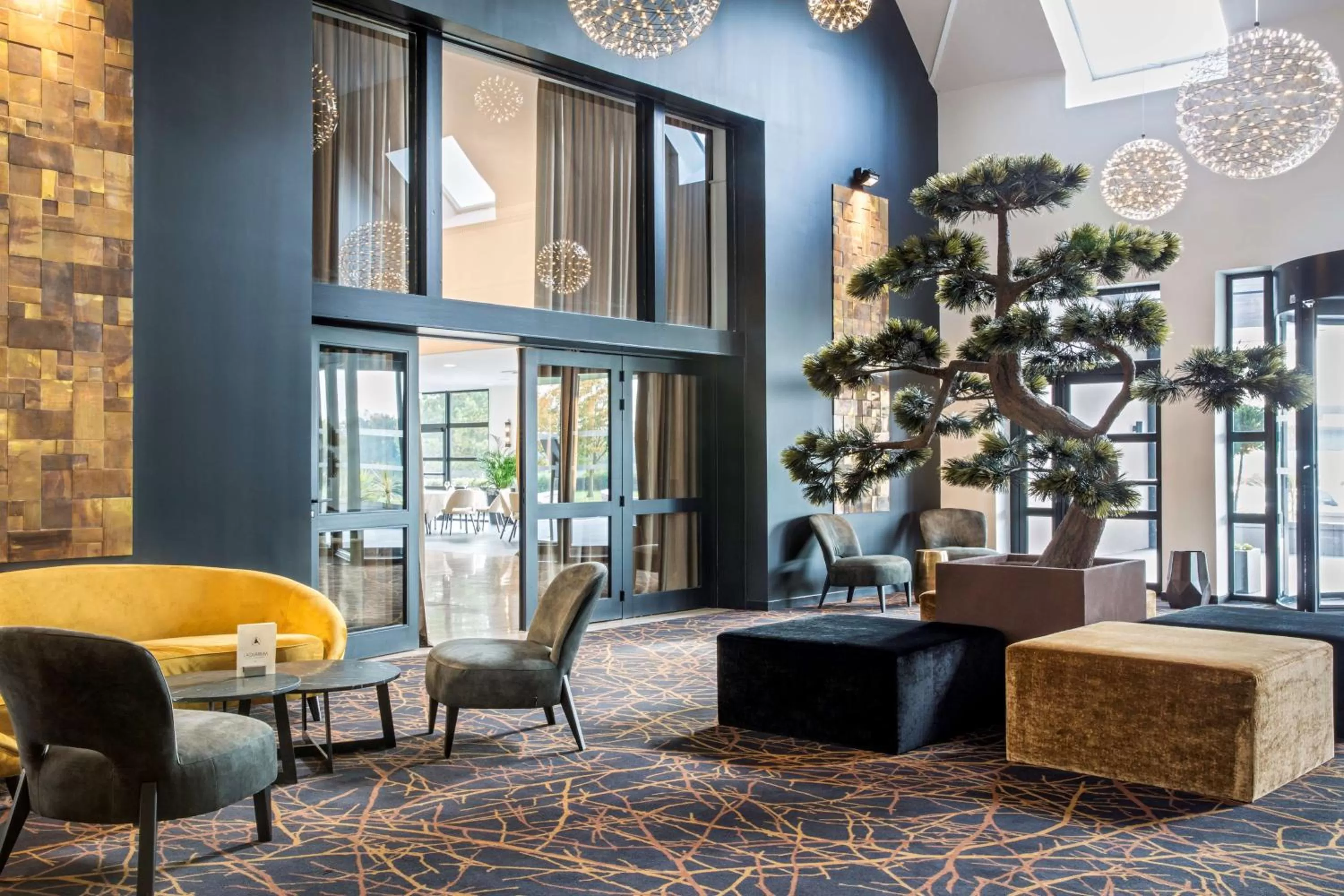 Lobby or reception in Best Western L'Aquarium Arras Nord