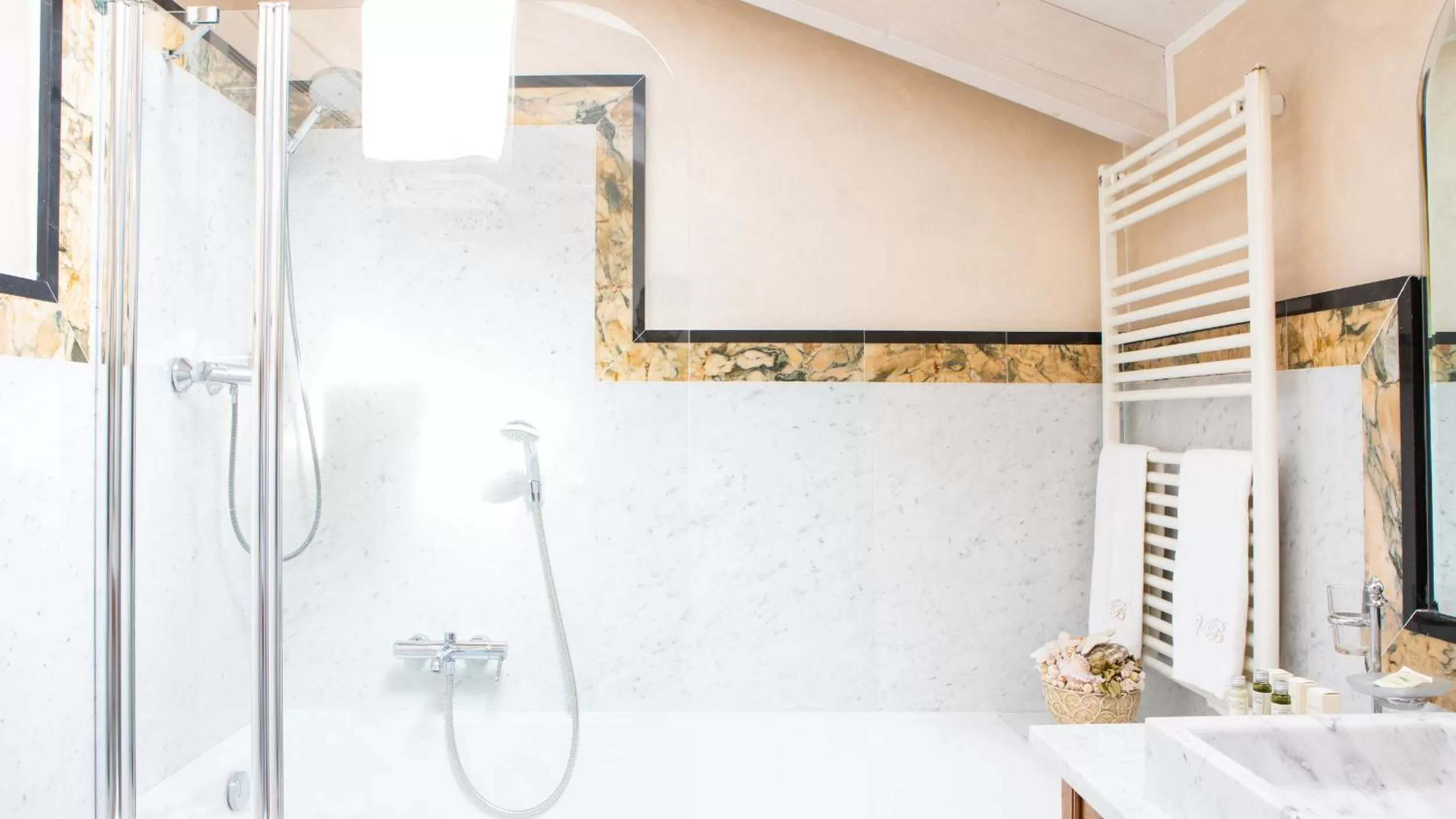 Shower in Villa Belverde Boutique Hotel