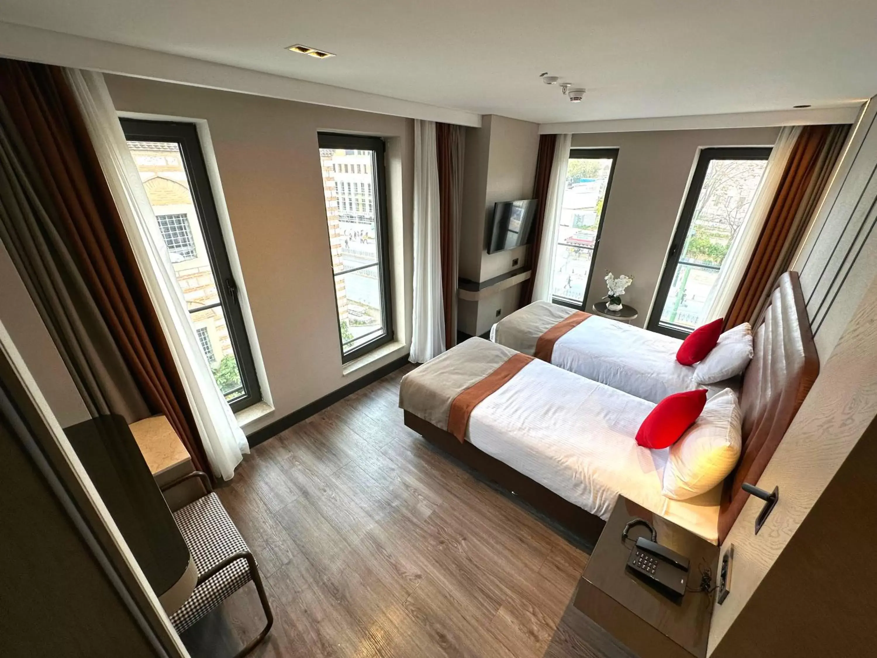 Deluxe Twin Room in Edition Old City Hotel Deluxe Twin Room in Edition Old City Hotel