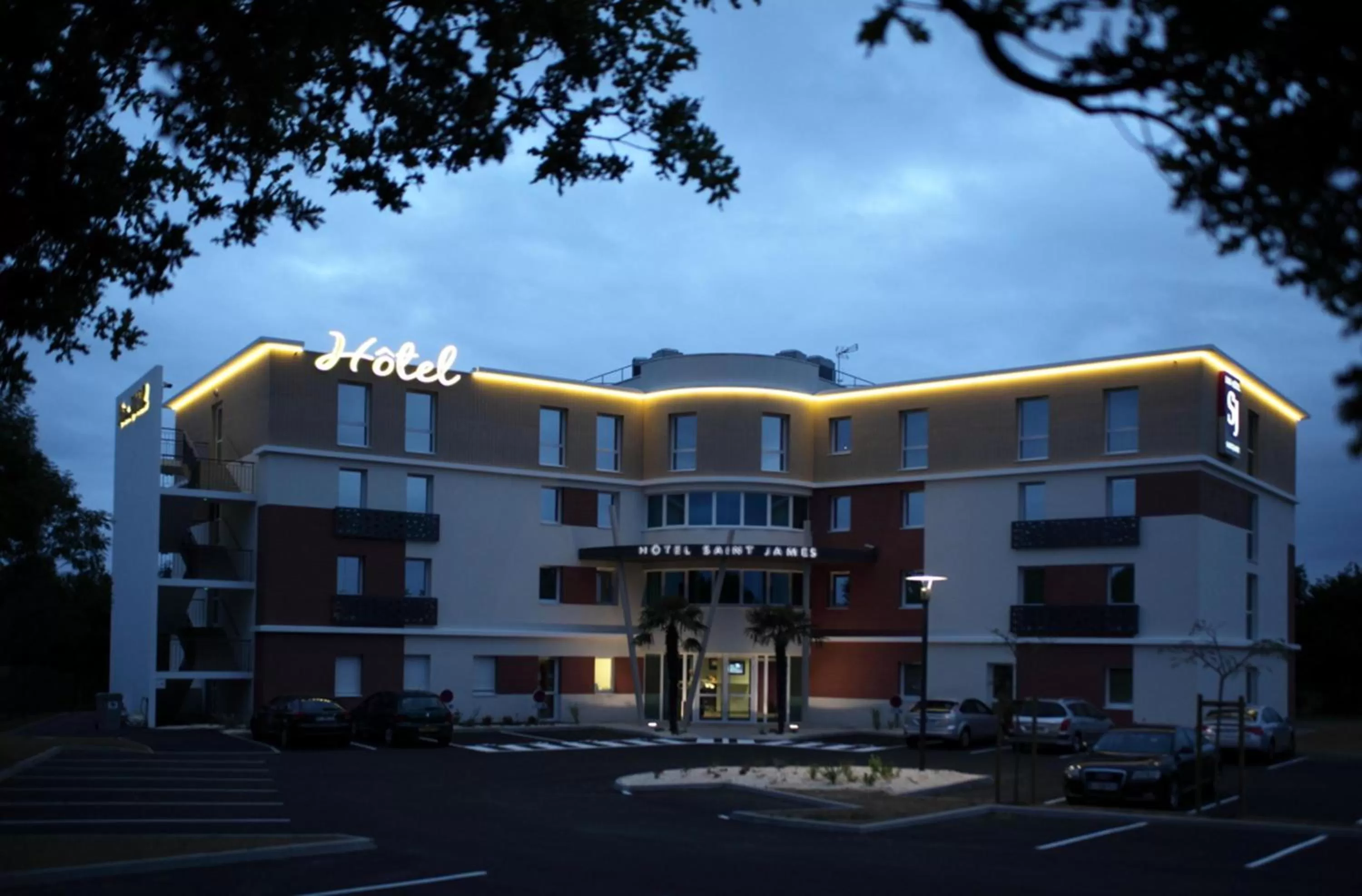 Facade/entrance in Hotel Restaurant Saint James, Montaigu-Vendée The Originals Boutique