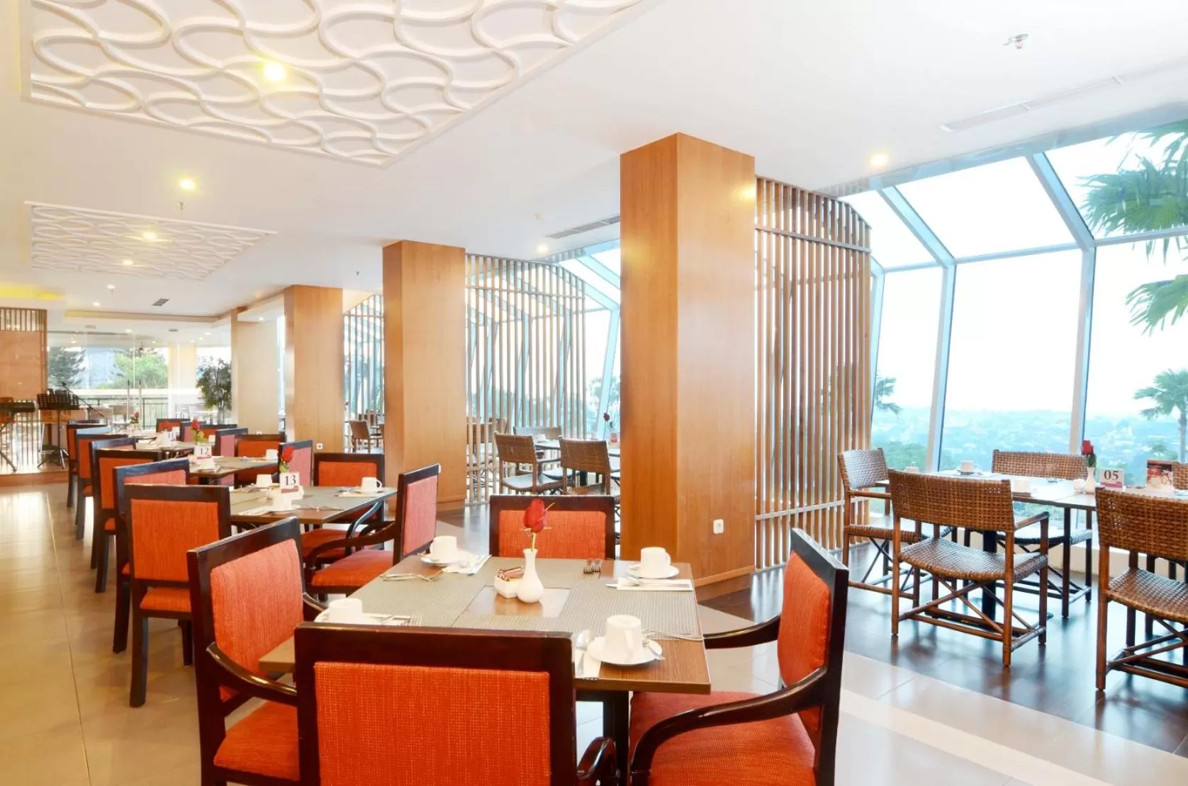 Restaurant/places to eat in Emersia Hotel and Resort