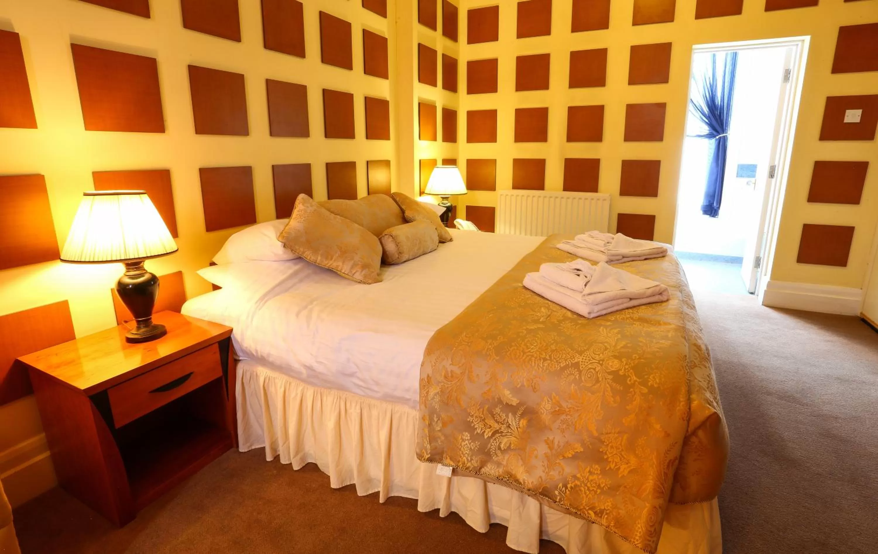 Day, Bed in Royal Exeter Hotel