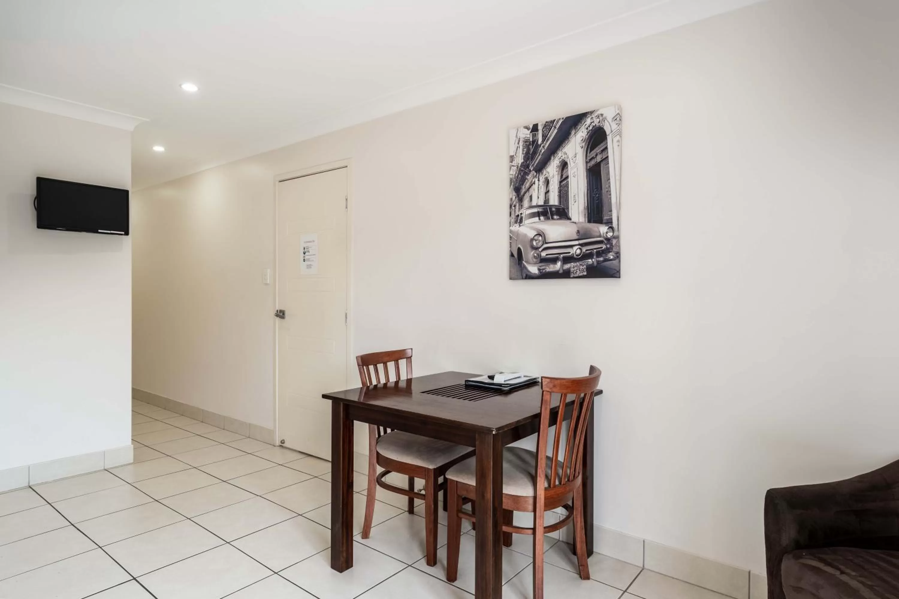 Dining Area in Emerald Gardens Motel & Apartments