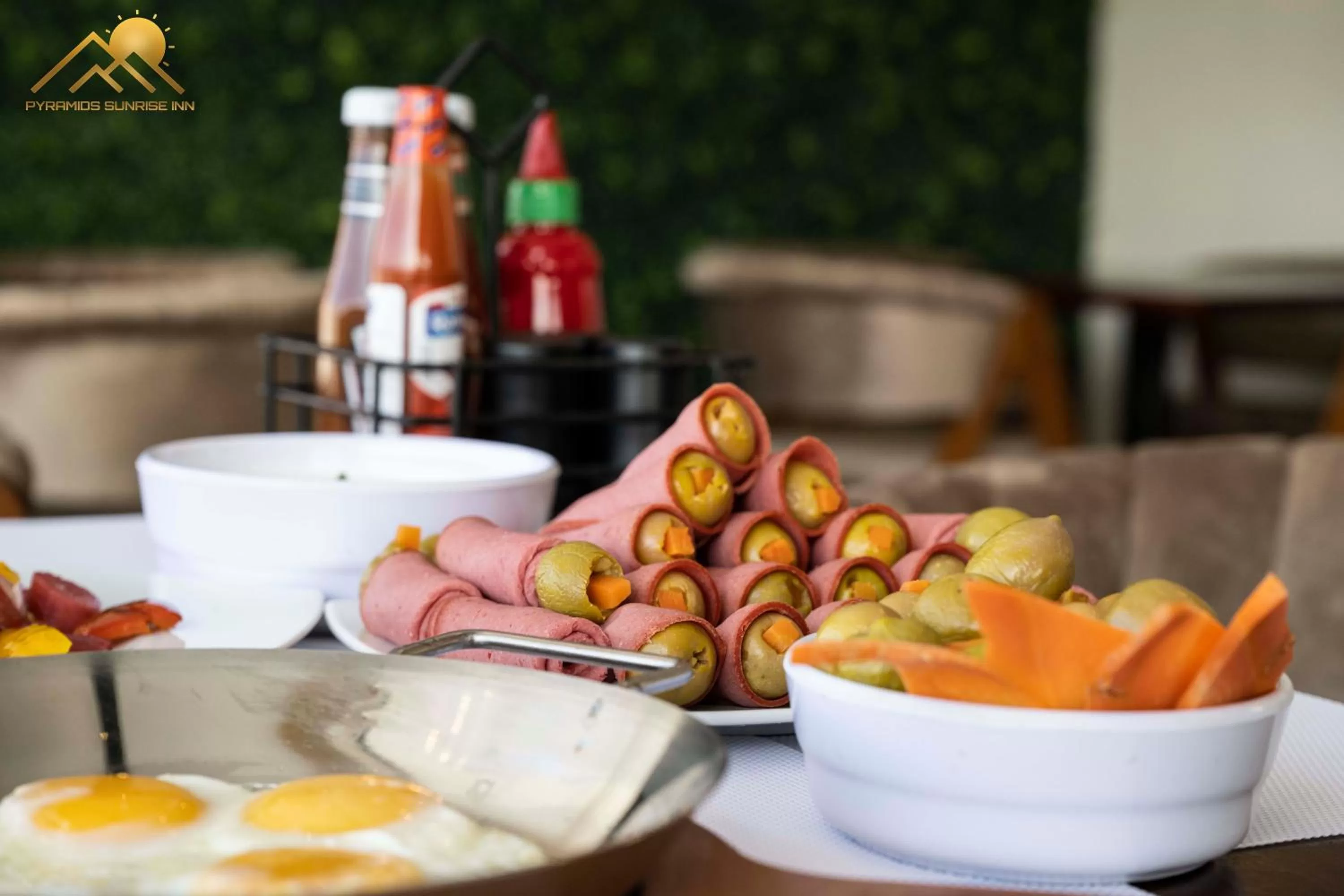 Restaurant/places to eat in Pyramids sunrise inn