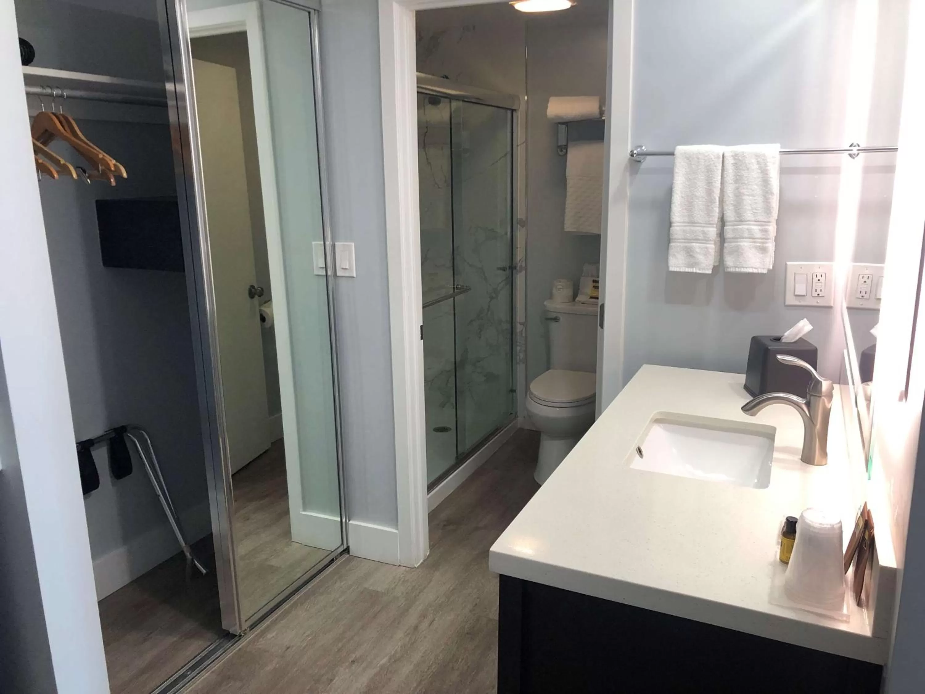 Bedroom in Best Western Plus Dana Point Inn-by-the-Sea