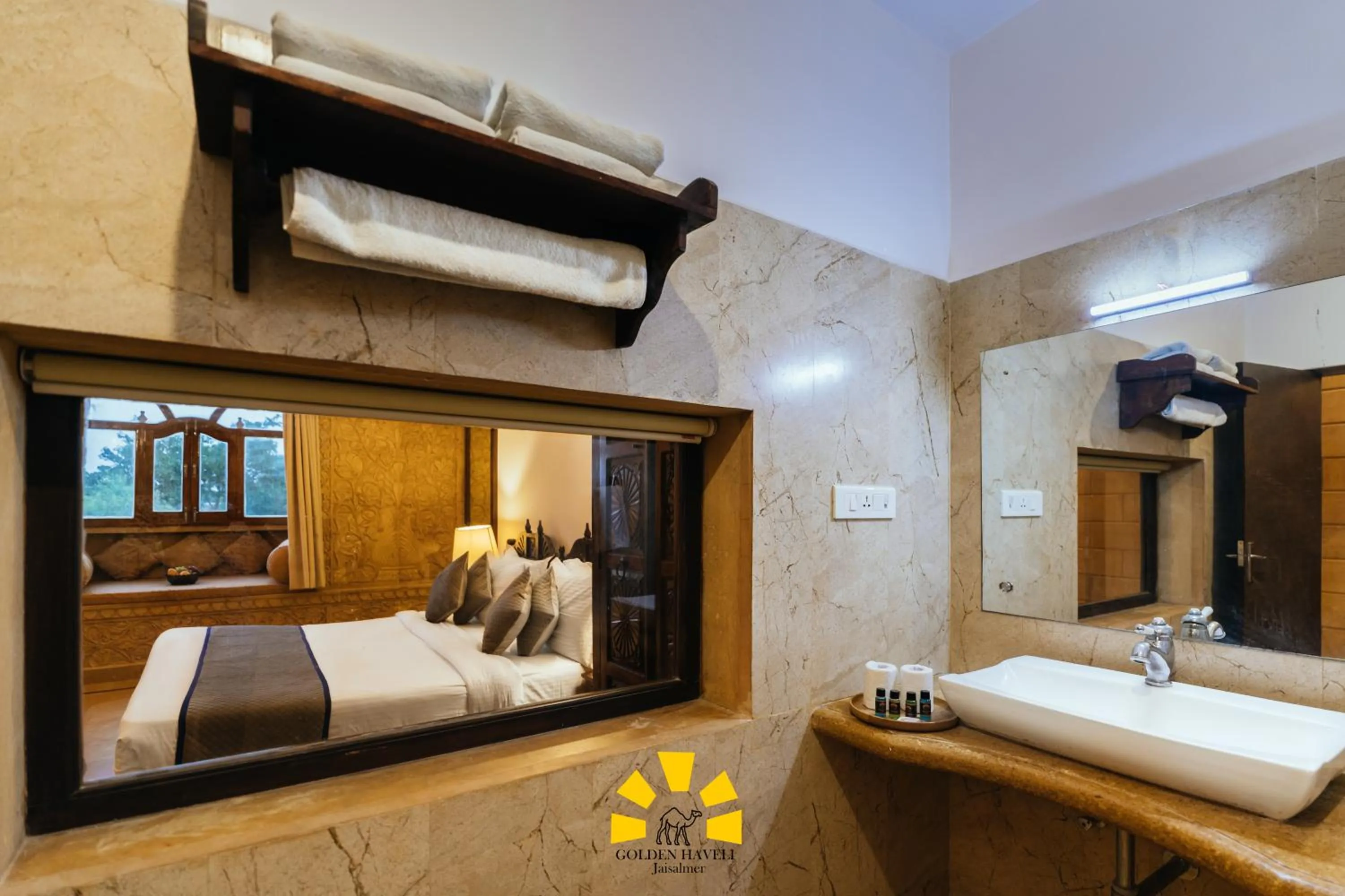 Bed in Hotel Golden Haveli