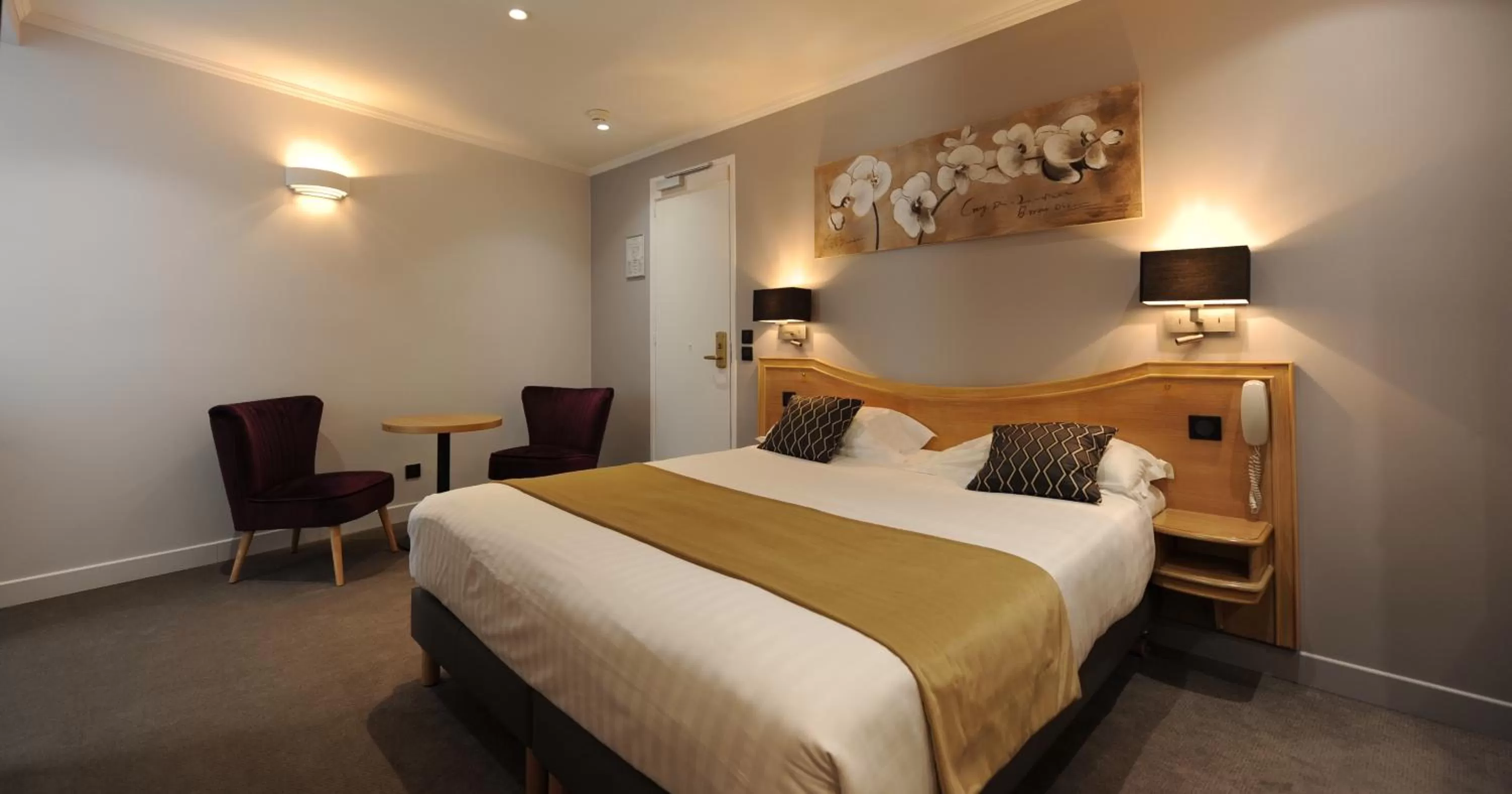 Bedroom, Bed in Hôtel Du Midi Paris Montparnasse