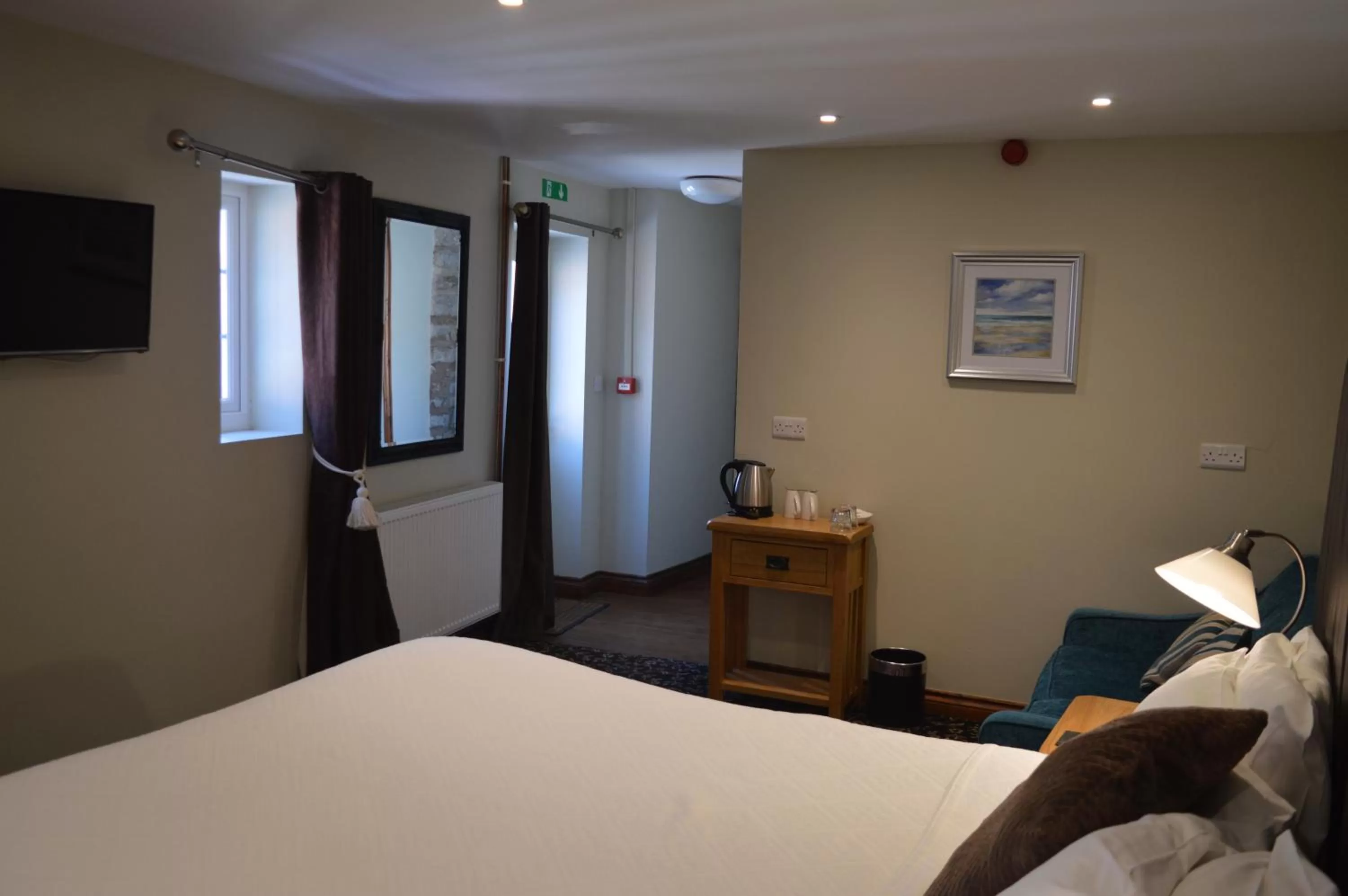 Double Room - Disability Access in The Ilchester Arms Hotel, Ilchester Somerset
