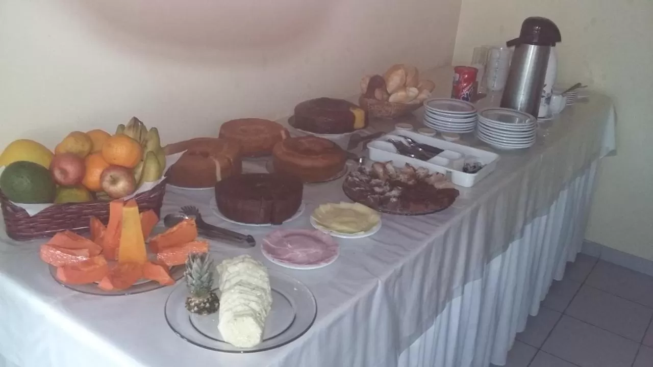 Breakfast, Food in Pousada Solar das Flores