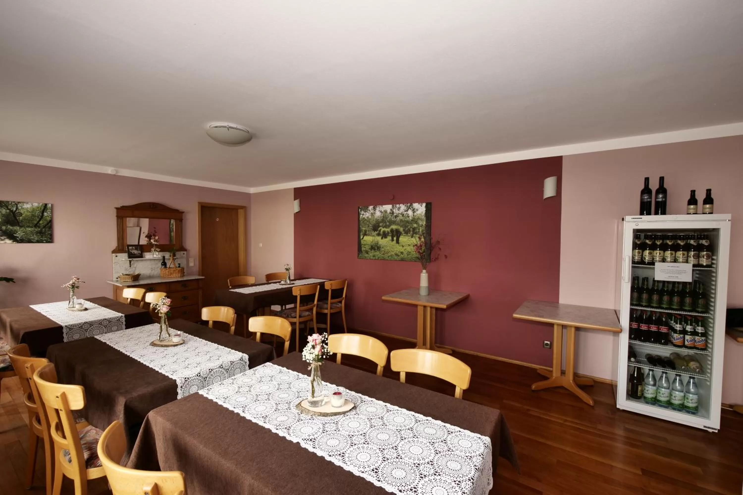 Communal lounge/ TV room, Restaurant/Places to Eat in Hotel Bett & Frühstück