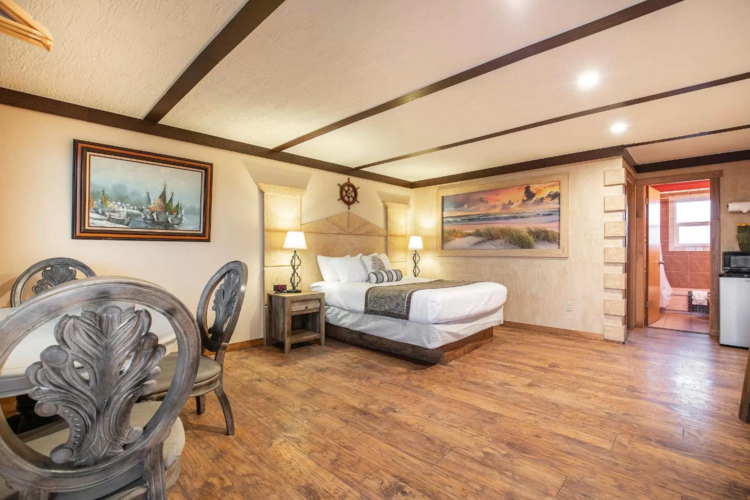 Living room, Bed in Wanderlust Inn