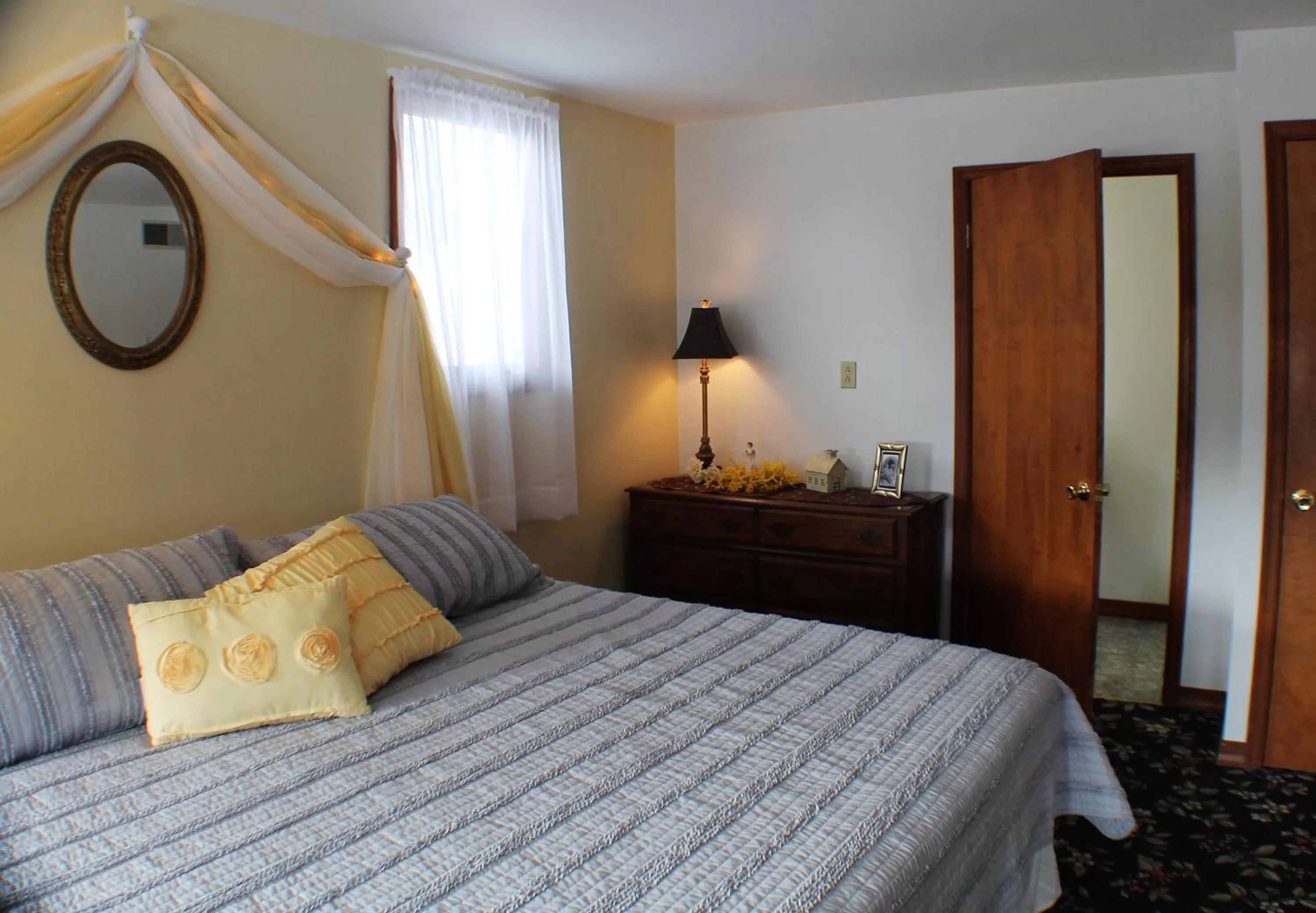 Bed in The White Birch Inn