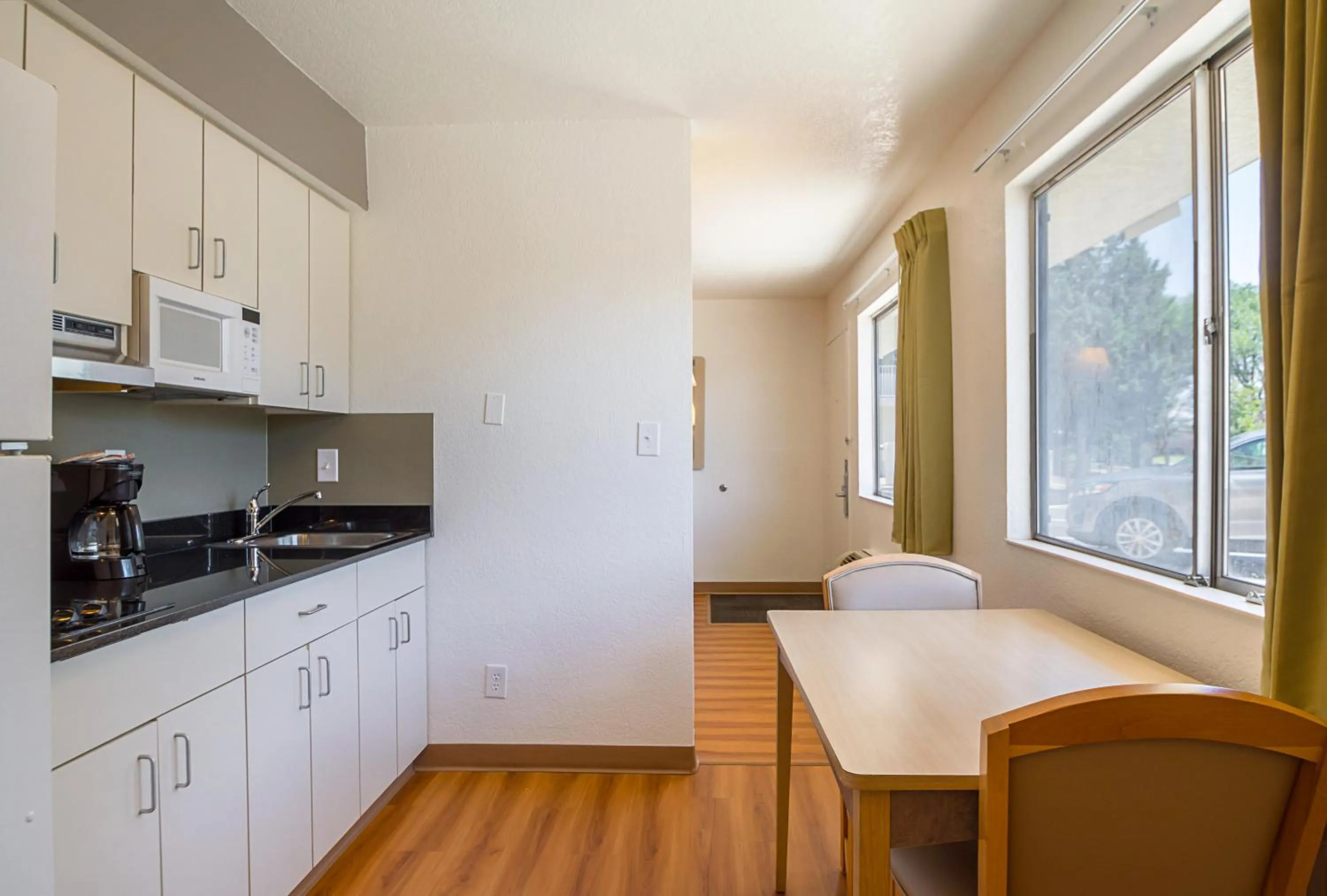 Kitchen or kitchenette in Motel 6-Pueblo, CO - I-25