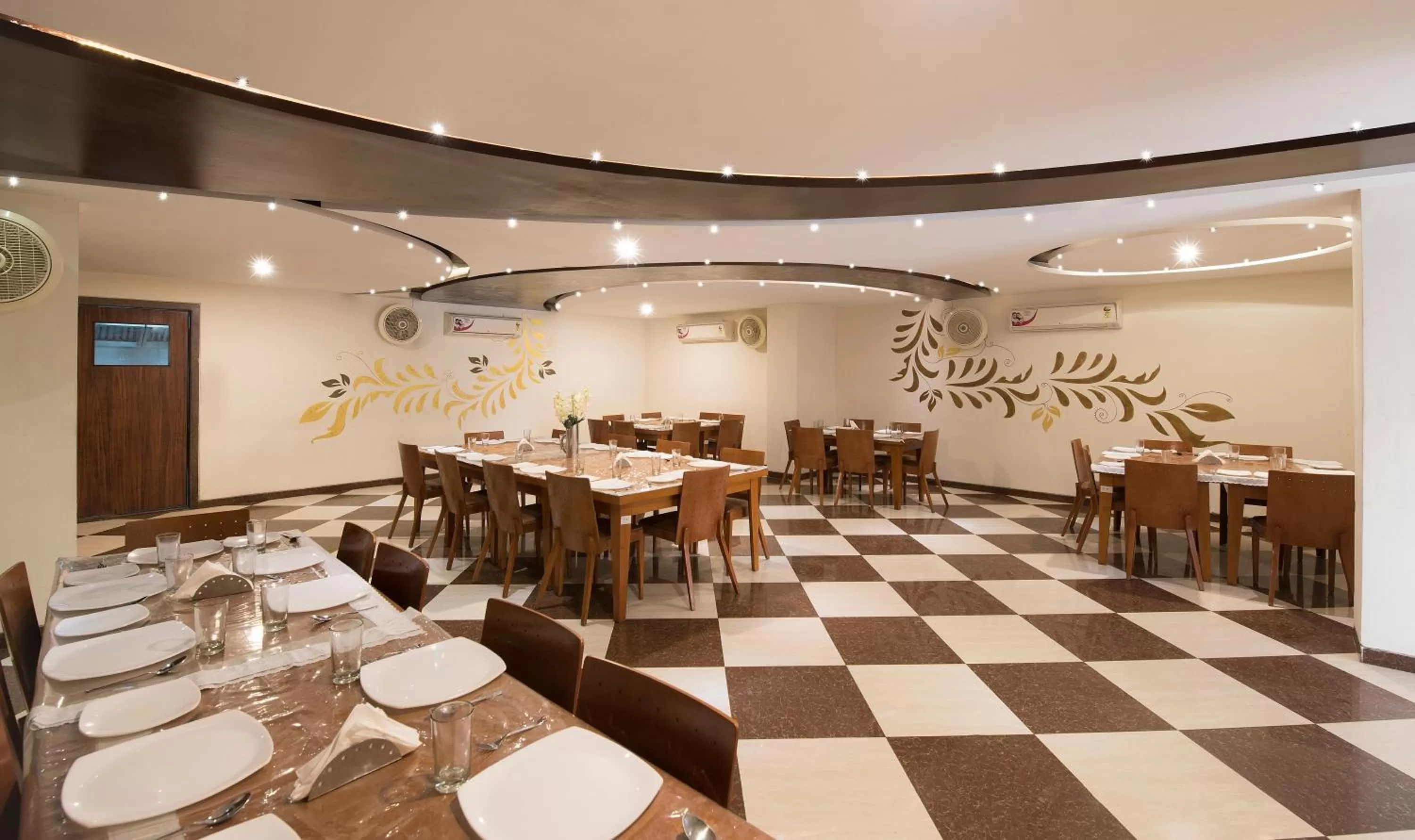 Restaurant/places to eat in Hotel Vaikunth By Adamo