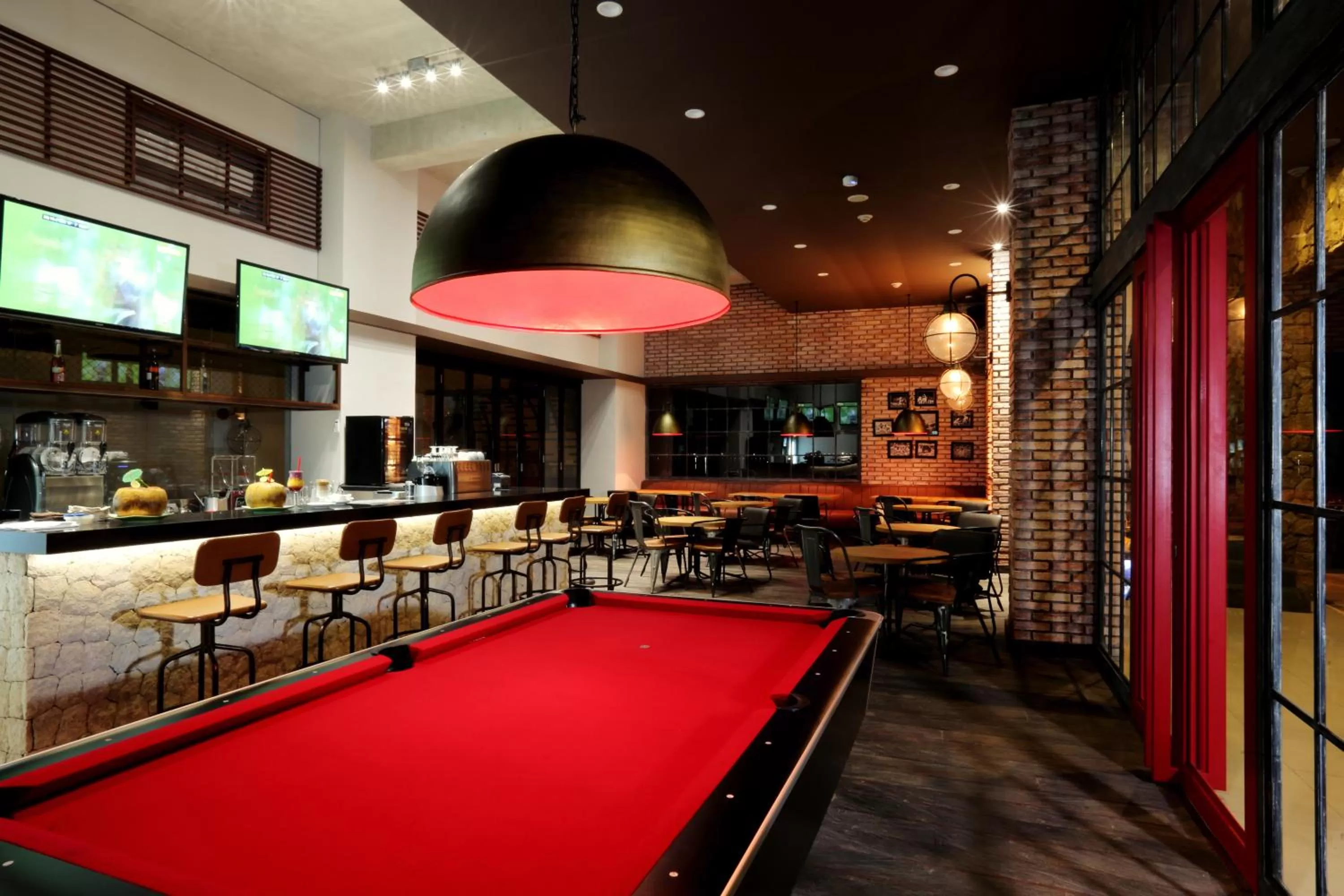 Billiard in Mahogany Hotel